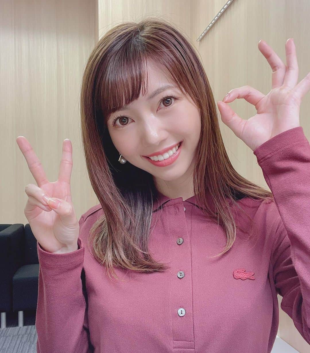 川又智菜美のインスタグラム：「『週刊テニスNAVI』年内最終回👏 ⁡ ということで 【2021年、ありがとうございました💛】を 写真で表現してみました😂 ⁡ 1-3枚目合わせたら伝わり、ますかね…？🥲笑 ⁡ いつもコメントやいいねありがとうございます💗 とっても励みになっています🌈 ⁡ #テニス #tennis #WOWOW」