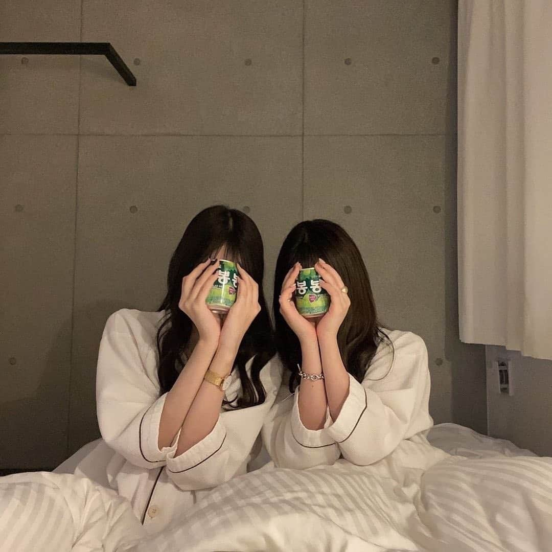 R i R y (リリー)さんのインスタグラム写真 - (R i R y (リリー)Instagram)「『 #ホカンス で撮るお手本ショット👯‍♀️❤️ 』　　  ホカンスで撮りたい写真特集🧸 同じパジャマやクリスマスパーティーで撮ってみてね🙊  Photo by @suzu._.gram @rinkoroom ✴︎---------------✴︎---------------✴︎  ▶▶掲載する写真を募集中📸 カワイイ写真が撮れたら、@velle.jp をタグ付けするか、ハッシュタグ #velle_jp をつけて投稿してみてね♪ velle編集部と一緒にカワイイで溢れるvelleを創っていこう😚🤍  ✴︎---------------✴︎---------------✴︎ #ルームウェア女子 #パジャマパーティー #パジャマ女子会 #お泊まり #お泊まり会 #部屋着 #ホテルセン #hotelcen #hotelsiro #ホテルシロ #池袋ホテル #東京ホテル #東京旅行 #ホカンス #デザイナーズホテル #ホテル #お泊まり #お洒落さんと繋がりたい #おしゃれさんと繋がりたい #池袋カフェ #ホテル女子会 #hotelstay #今日のコーデ #ルームウェア #国内旅行 #国内観光 #かわいいホテル」12月20日 18時18分 - velle.jp