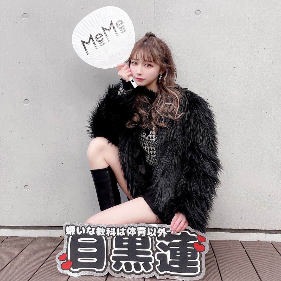 あやちゃんさんのインスタグラム写真 - (あやちゃんInstagram)「スノマニ福岡遠征♡𓈒𓂂⋆͛📢⋆ 今回の参戦服です🖤🖤🖤 オールブラックで目黒の女コーデにしてみたよ🖤  アンコールの最後の最後にこーじきゅんから確定ファンサ貰えたの🤣🤣🤣🧡 元気いっぱいにグーーー！👍👍 ってやってくれた🥰  すのちゃん幸せな時間をありがとう🖤⛄️  #スノマニ #スノマニ参戦 #スノマニ参戦服 #福岡マリンメッセ #マリンメッセ福岡 #マリンメッセ福岡参戦  #参戦服 #参戦服コーデ #ライブコーデ #ライブ参戦 #目黒蓮 #スノーマン #うちわ文字 #うちわ作り #ファンサうちわ #連結うちわ文字 #福岡観光 #オールブラック #スノ担 #スノ担と繋がりたい #すの担さんと繋がりたい #すの担 #ジャニオタ #推しが尊い #参戦ヘア #ヘアメイク #担当カラー #目黒蓮のある生活 #福岡遠征 #それスノ」12月20日 20時39分 - aya.you.love.r