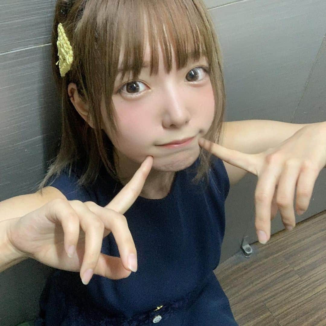 奥ゆいのインスタグラム：「ライブ後(^._.^)♡ 楽しかったぜんりょく😆💛  大阪また来ます すきですおおさか‎( ㆆ ㆆ)و✧🐙  #2i2 #アイドル #大阪 #だいすきだー」