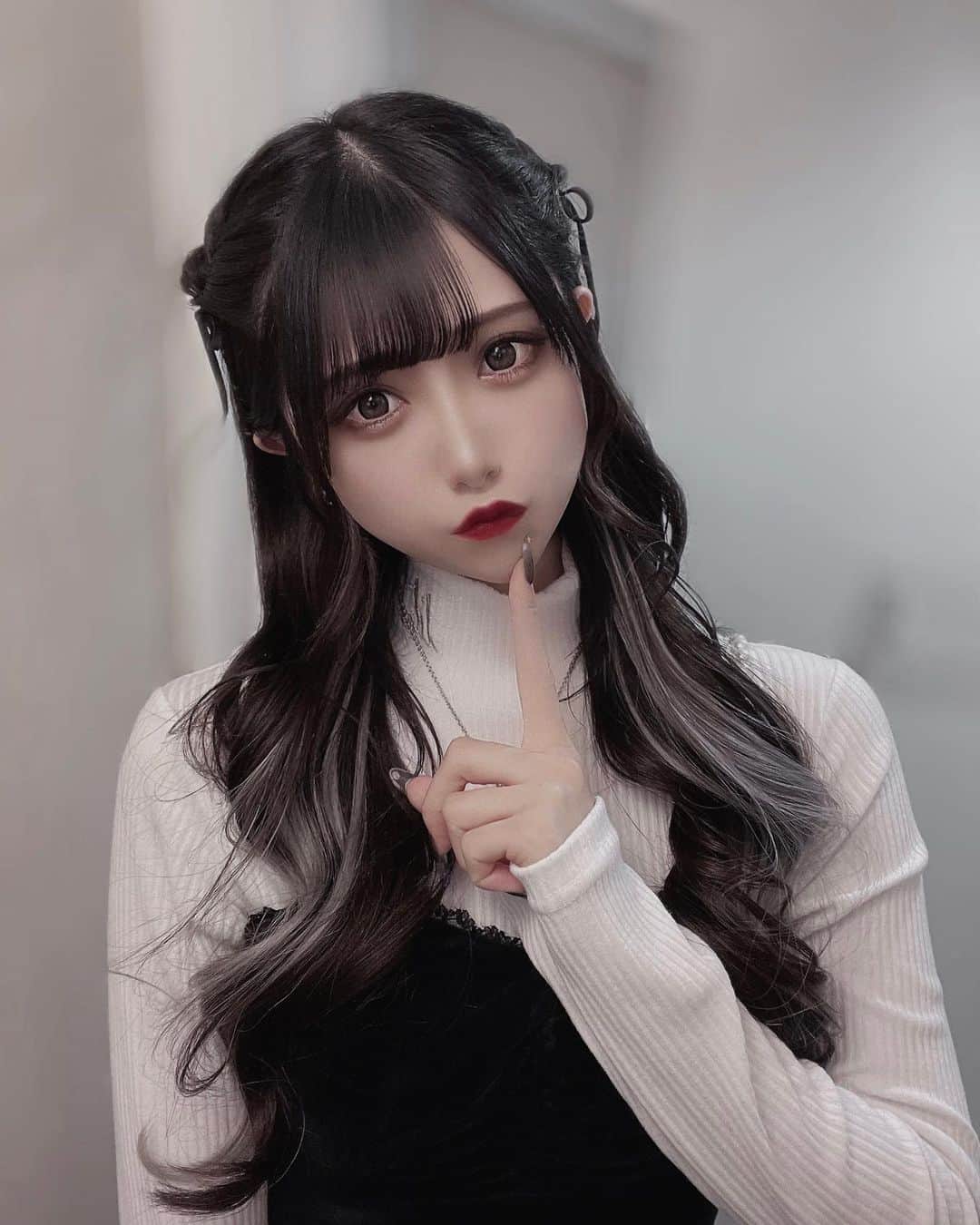 田口未彩のインスタグラム：「❤︎  すきーー？？？  #地雷　#地雷女　#地雷女子 #地雷コーデ　#地雷ファッション #ピンクコート　#ファーコート　#ヘアアレンジ　#キャスケット　#キャスケット女子　#量産型　#量産型女子　#冬コート　#冬コーデ　#地雷メイク #ストレートヘア　#都内美容院　#美容院　#インナーカラー　#黒髪　#ヘアカラー　#ブラックカラー」