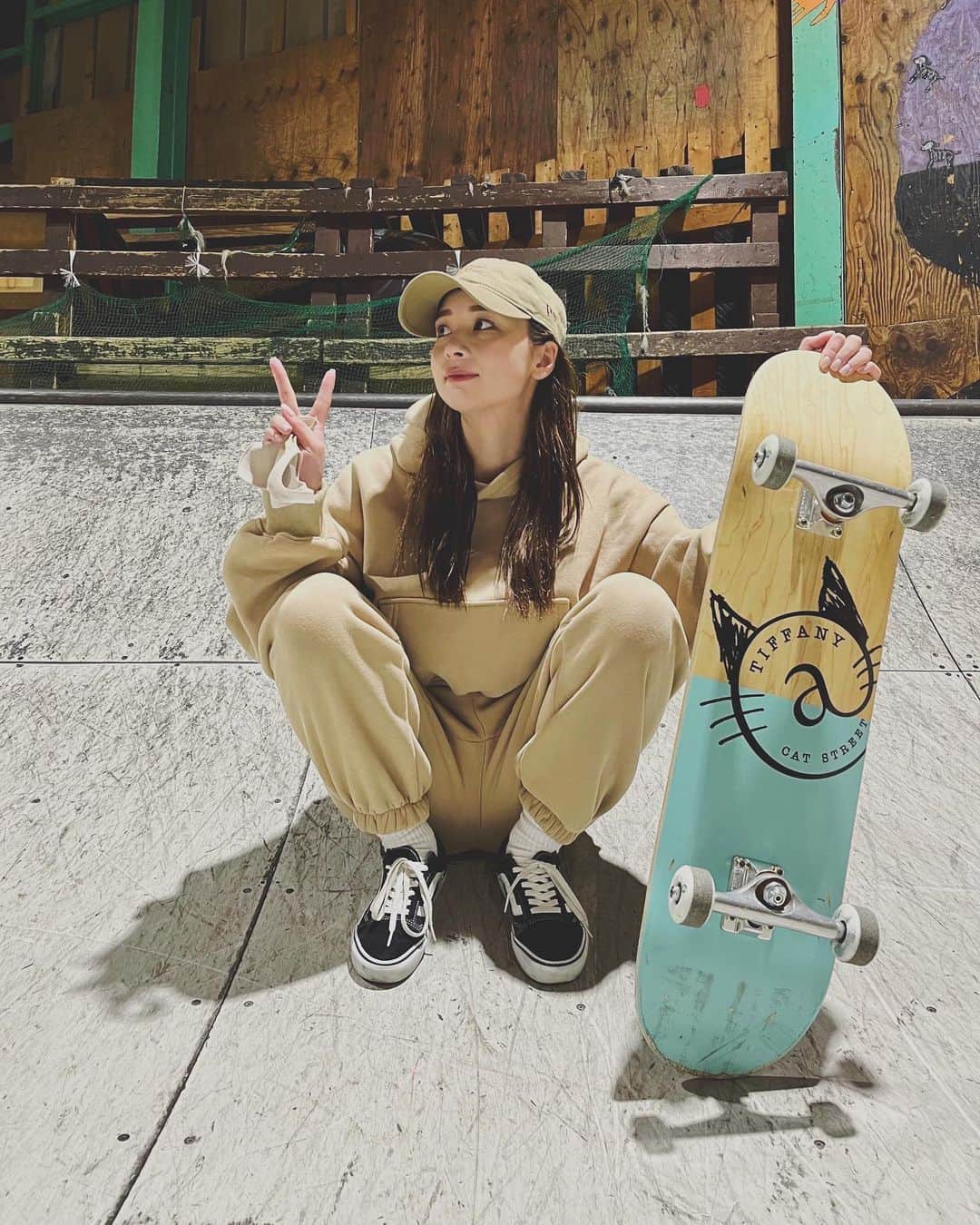 丹羽仁希さんのインスタグラム写真 - (丹羽仁希Instagram)「🛹💙 昨日スケートボードの番組に呼んで頂いたのですが…  実は今年プライベートでもデッキ買って、 ちょこっとチャレンジしてました☺️✨ が、下手っぴです🙋‍♀️ やぱ難しいね笑  昨日の番組もハラハラしたなぁ！#tiffany#skateboard」12月20日 22時04分 - __niki22