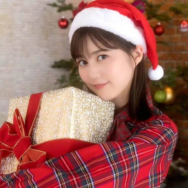 生田絵梨花のインスタグラム：「🎄🎅🎅  #生田絵梨花 #乃木坂46」