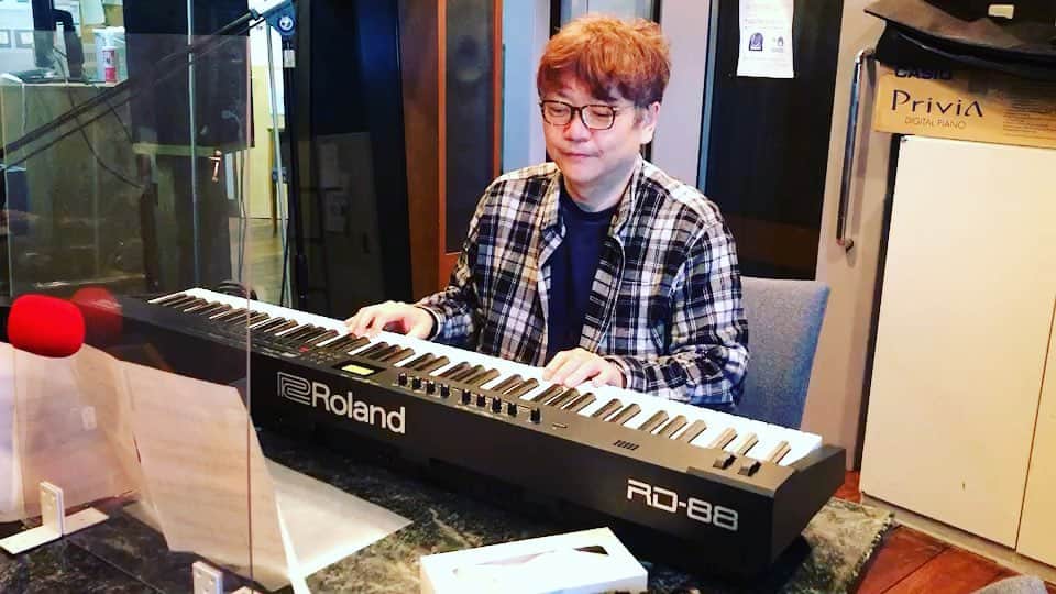 のインスタグラム：「今日のシーズニングでのラストクリスマス生演奏に向けて、隣のスタジオで最後の練習。 #シズニン  #角田陽一郎」