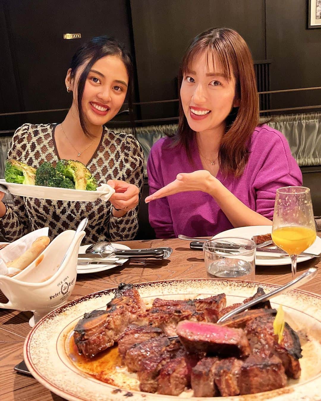 のインスタグラム：「最近出来たばかりのお気に入りのご飯屋さん紹介します🤗 まずは、恵比寿のMLBカフェがあった場所の跡地に出来た @peterluger_steakhouse_tokyo ピータールーガー！！今年10月にオープンしたばかり☺️Tボーンステーキのお店で1番好きかも✨まわりがカリカリで中がジューシーで最高でした(^^) 4枚目は今年8月にオープンしたばかりの @ginza.inaba 稲葉の朝食❣️昼も夜も予定が合わない方とは最近ここで朝食ミーティングをするようにしています😋 今週も予約した(^^) 8枚目は今月オープンしたばかりの @vejiro.sibuyasouhonten ベジ郎！！ 野菜炒め専門店で野菜たっぷり食べたい方には超オススメ✨行列に並んだ甲斐ありました😋私は味噌味にしたけど次はポン酢で食べてみたいな(^^) #ピータールーガー#tボーンステーキ#ステーキ#恵比寿ランチ#銀座稲葉#銀座朝食#朝食#ベジ郎#渋谷#野菜炒め#野菜炒め専門店 #グルメ好きな人と繋がりたい」