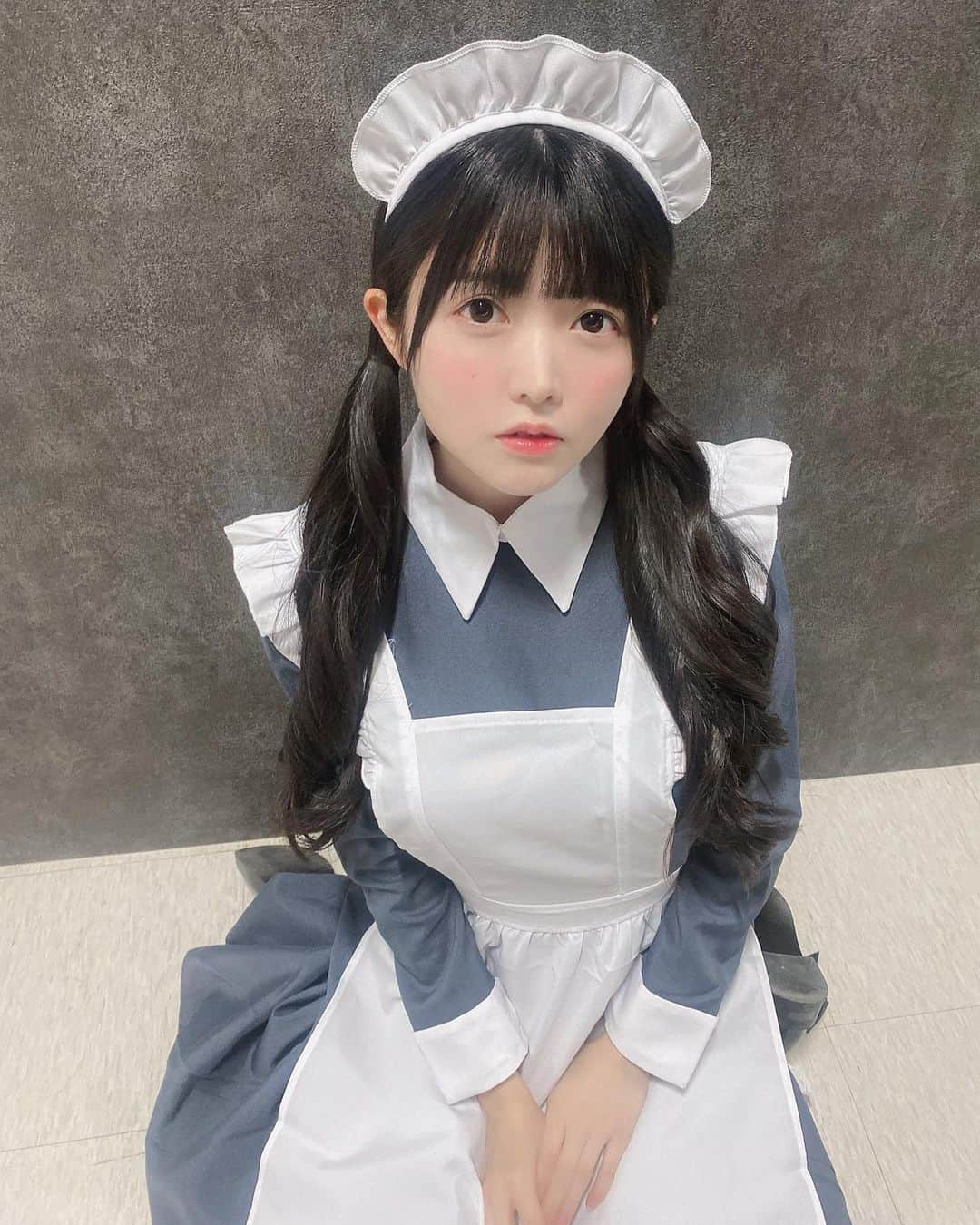 小野寺梓さんのインスタグラム写真 - (小野寺梓Instagram)「メイド服着たよ🐑 最後の一枚は証明写真みたいだからボツの予定だったけど昔証明写真ストーリーに載せたら人気だったので入れました ・ ・ ・  #メイド服  #真っ白なキャンバス  #白キャン  #小野寺梓」12月20日 23時21分 - onoderaco