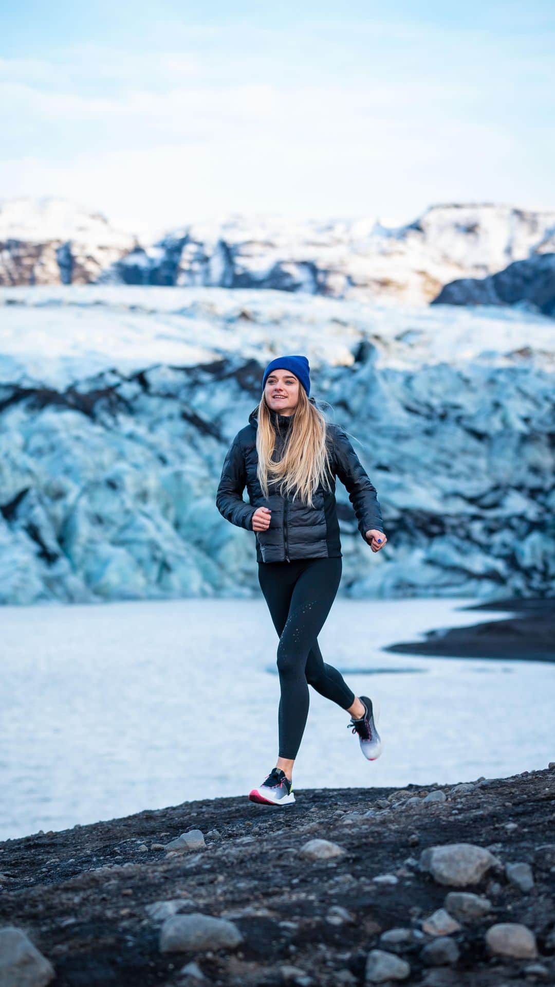 リサンネ・デ・ウィッテのインスタグラム：「On my way back to this magical place called Iceland 🤩🇮🇸   ✨Video by @danvernonphoto, who was still trying to impress me 2 years ago✨」