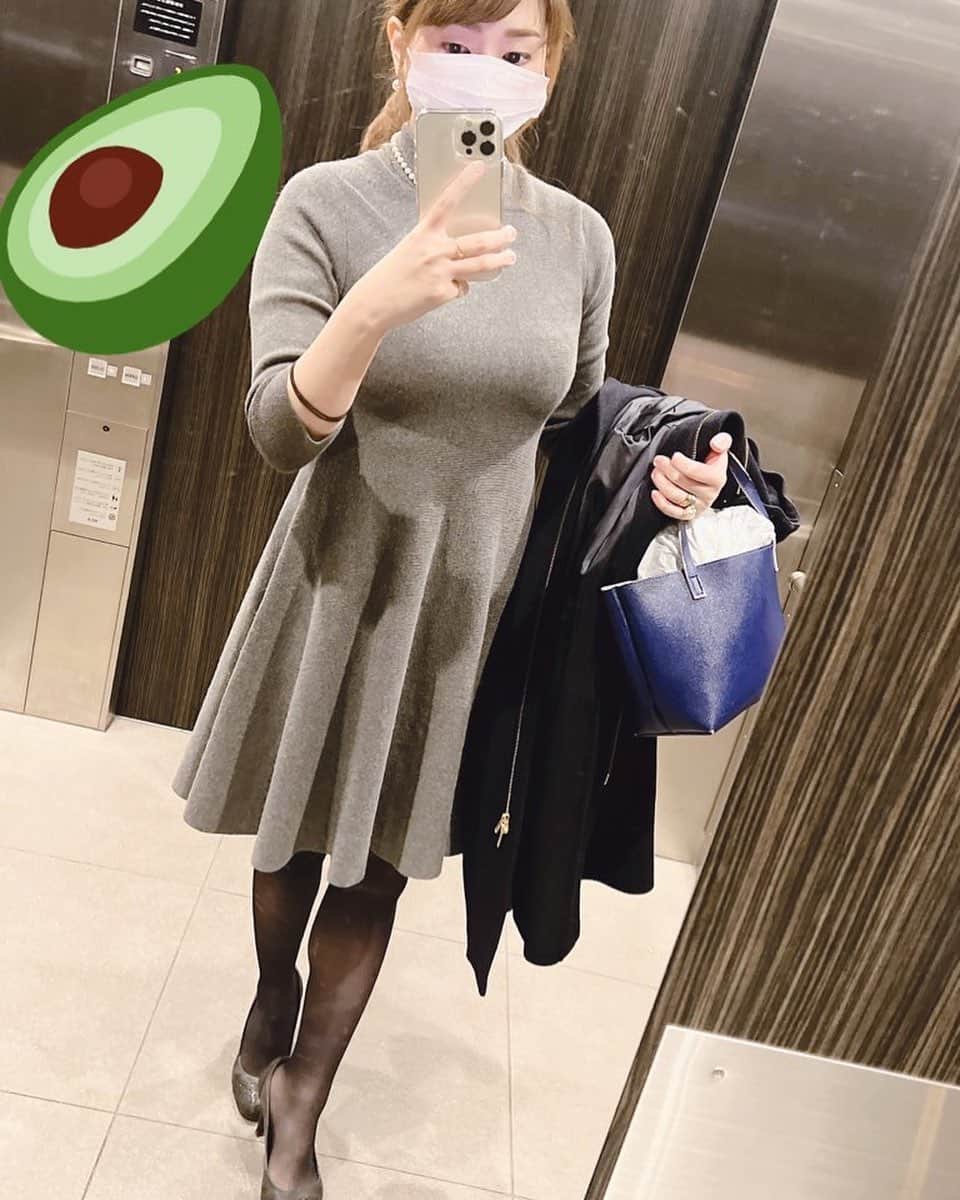 杉本佳代のインスタグラム：「★ 謎にTwitterでバズった写真を置いておきます🥺 現代の峰不二子様を目指します！ がんばるそ！🥺  チャンネル名 kayosugimon  https://youtu.be/jgjVIOL49bk  #グラビア #グラビアタレント #インスタグラビア 元#キャスター #女子アナ じゃないけど #女子アナウンサー じゃないけど #マシュマロボディ #Gカップ #巨乳 #ストレッチ #焼津 #日東コーナー さん　#YouTubeできます  #美乳　#YouTube #kayosugimoto #粉我 #可愛  #写真女郎  #赞 #漂亮  #맞팔  #东京　#扎心了 #pretty #beautiful #tokyo #japan #model」