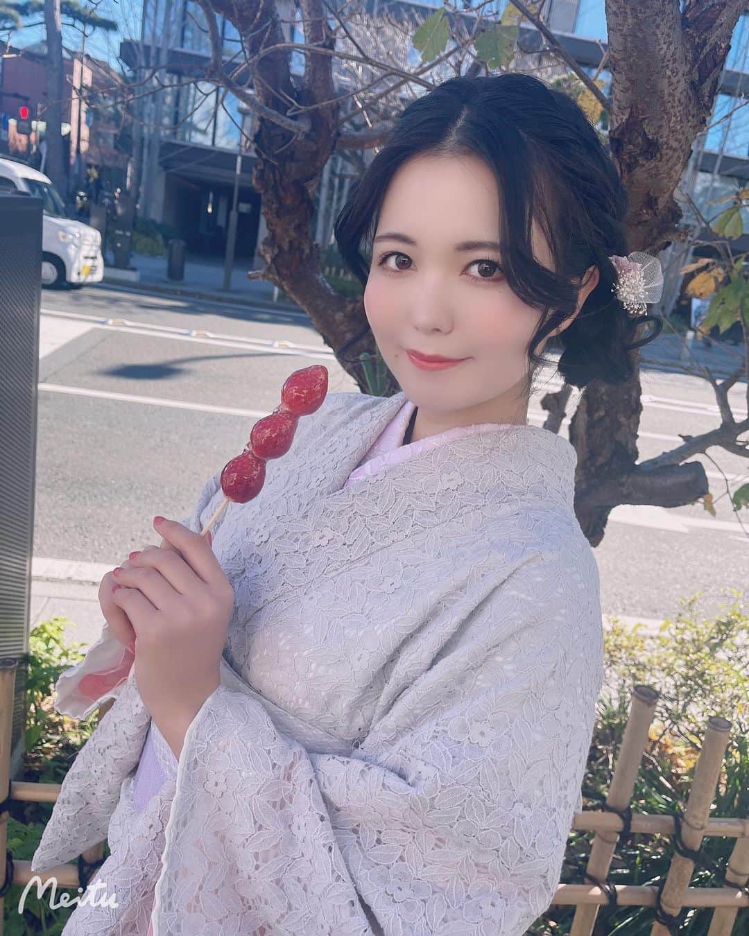九条ねぎ あぴるさんのインスタグラム写真 - (九条ねぎ あぴるInstagram)「🍓苺が好き🍓 最近毎日食べています🥰  I like strawberries.❤️  #japanesegirl #kimono #japan #kamakura」12月21日 1時30分 - negi_kujyo