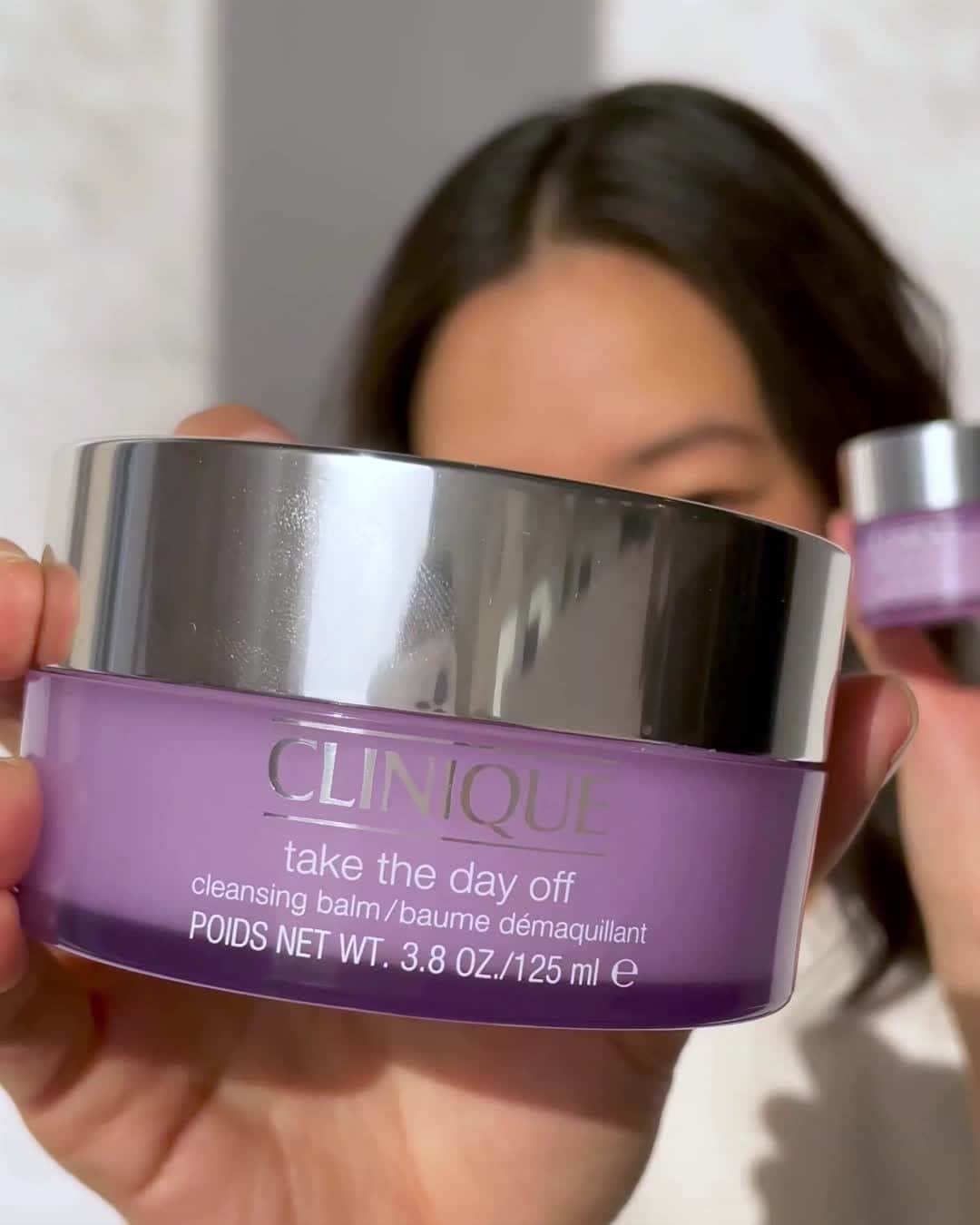 のインスタグラム：「🎁 Holiday Instagram Exclusive 🎁  Award-winning Take The Day Off Big + Little Duo for just $22 ($44 value).  Get one jar for under the tree plus one for the stocking, too. Available starting today through 12/23 or until it sells out. Limited quantities. US only. Tap to shop!  #Clinique #MerryClinique #TakeTheDayOff #skincare #makeup #holidaygifts #giftideas #gift #parabenfree #fragrancefree」