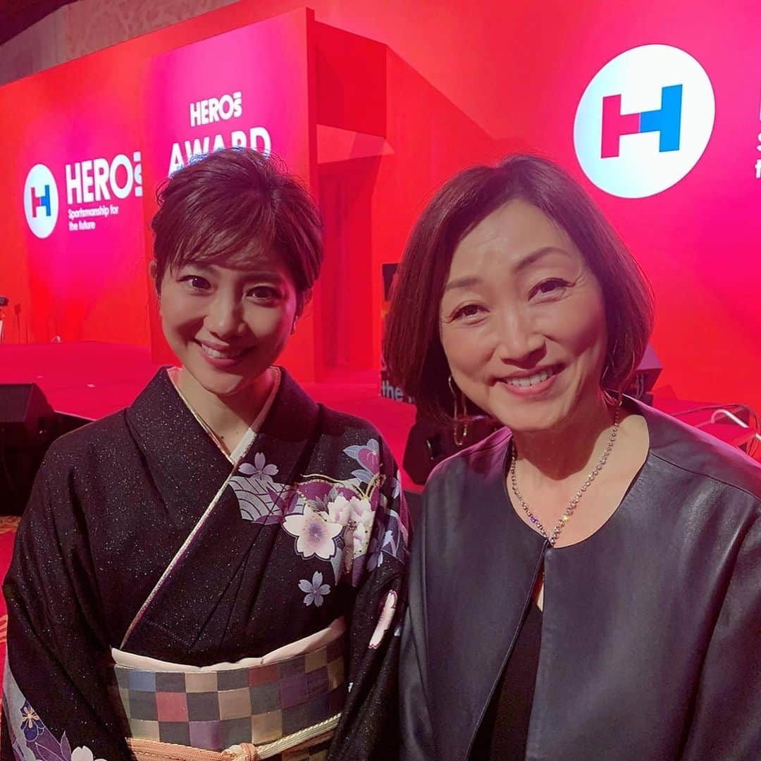 潮田玲子さんのインスタグラム写真 - (潮田玲子Instagram)「HERO's  AWARD2021に出席させて頂きました！ @heros_nippon_foundation   アスリートの社会貢献活動を表彰するこのイベントは毎回たくさんのエネルギーを頂きます！ 2019年に初めて出席させていただいた時、アスリートの社会貢献活動についてすごく考えるきっかけになりましたし、それから2年、やりたい事、やらなくてはいけない事を見つけ今年はWoman's waysを立ち上げる事ができました🙏 来年はさらにこの活動を活発化できるように頑張ろうと改めて心に誓いました🙋‍♀️ 会場ではたくさんの関係者の皆様、素晴らしいアスリートの方々にもお会いできて嬉しかったです🥰  今回受賞された千葉ジェッツふなばしの皆様、 男性アスリート部門の村田兆治さん（離島甲子園） 女性アスリート部門の寺田明日香さん（A -START設立） おめでとうございます🙏 特別表彰としまして歌手のAIさんがたくさんの社会貢献活動を行なっているという事で表彰されました！ AIさんの歌声もとても感動しました🥰😭👏  #herosaward2021 #日本財団 #アスリートの社会貢献 #自分にできることを #頑張りましょう #womansways」12月21日 15時00分 - reikoshiota_official