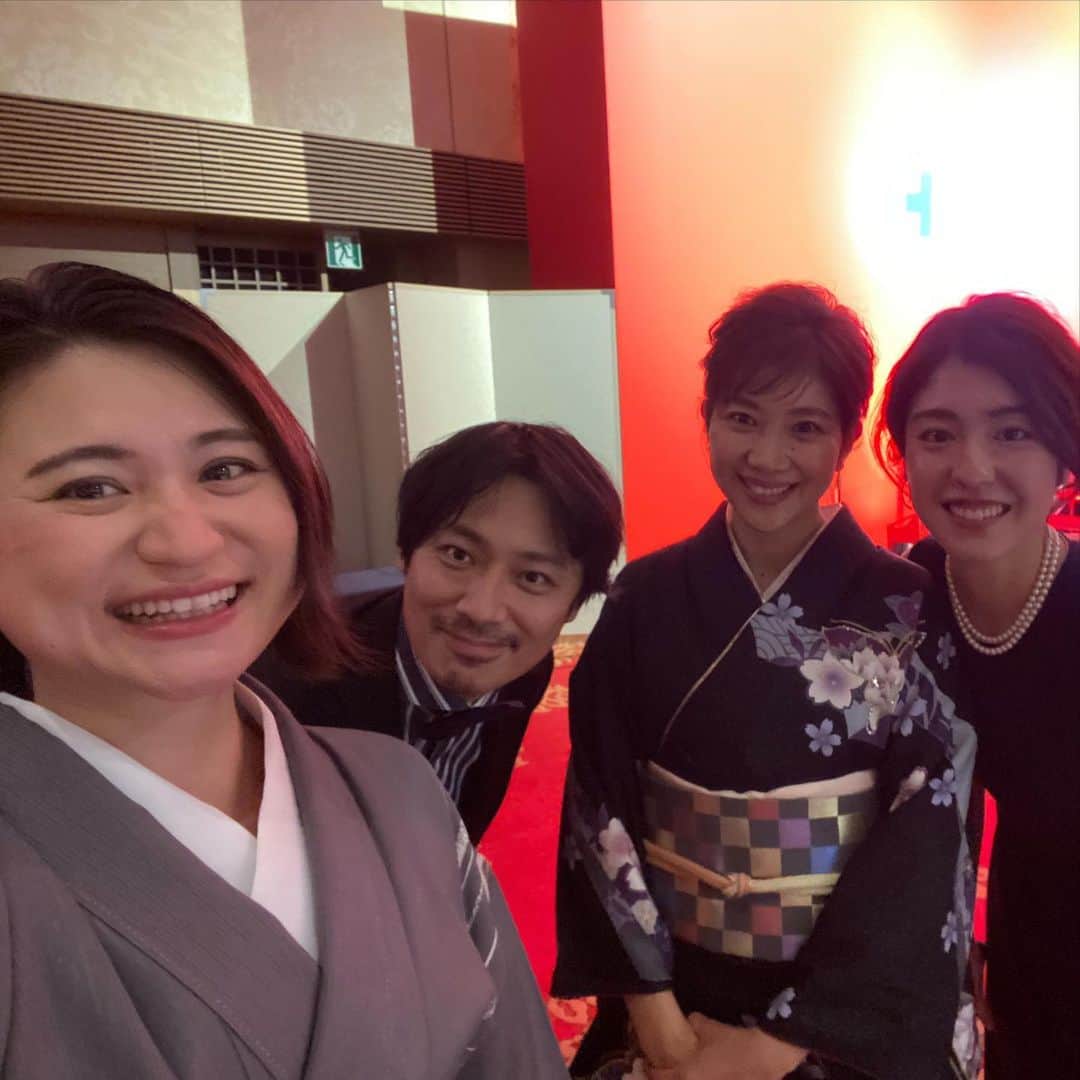 潮田玲子さんのインスタグラム写真 - (潮田玲子Instagram)「HERO's  AWARD2021に出席させて頂きました！ @heros_nippon_foundation   アスリートの社会貢献活動を表彰するこのイベントは毎回たくさんのエネルギーを頂きます！ 2019年に初めて出席させていただいた時、アスリートの社会貢献活動についてすごく考えるきっかけになりましたし、それから2年、やりたい事、やらなくてはいけない事を見つけ今年はWoman's waysを立ち上げる事ができました🙏 来年はさらにこの活動を活発化できるように頑張ろうと改めて心に誓いました🙋‍♀️ 会場ではたくさんの関係者の皆様、素晴らしいアスリートの方々にもお会いできて嬉しかったです🥰  今回受賞された千葉ジェッツふなばしの皆様、 男性アスリート部門の村田兆治さん（離島甲子園） 女性アスリート部門の寺田明日香さん（A -START設立） おめでとうございます🙏 特別表彰としまして歌手のAIさんがたくさんの社会貢献活動を行なっているという事で表彰されました！ AIさんの歌声もとても感動しました🥰😭👏  #herosaward2021 #日本財団 #アスリートの社会貢献 #自分にできることを #頑張りましょう #womansways」12月21日 15時00分 - reikoshiota_official