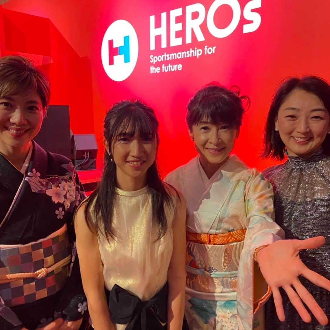 潮田玲子さんのインスタグラム写真 - (潮田玲子Instagram)「HERO's  AWARD2021に出席させて頂きました！ @heros_nippon_foundation   アスリートの社会貢献活動を表彰するこのイベントは毎回たくさんのエネルギーを頂きます！ 2019年に初めて出席させていただいた時、アスリートの社会貢献活動についてすごく考えるきっかけになりましたし、それから2年、やりたい事、やらなくてはいけない事を見つけ今年はWoman's waysを立ち上げる事ができました🙏 来年はさらにこの活動を活発化できるように頑張ろうと改めて心に誓いました🙋‍♀️ 会場ではたくさんの関係者の皆様、素晴らしいアスリートの方々にもお会いできて嬉しかったです🥰  今回受賞された千葉ジェッツふなばしの皆様、 男性アスリート部門の村田兆治さん（離島甲子園） 女性アスリート部門の寺田明日香さん（A -START設立） おめでとうございます🙏 特別表彰としまして歌手のAIさんがたくさんの社会貢献活動を行なっているという事で表彰されました！ AIさんの歌声もとても感動しました🥰😭👏  #herosaward2021 #日本財団 #アスリートの社会貢献 #自分にできることを #頑張りましょう #womansways」12月21日 15時00分 - reikoshiota_official
