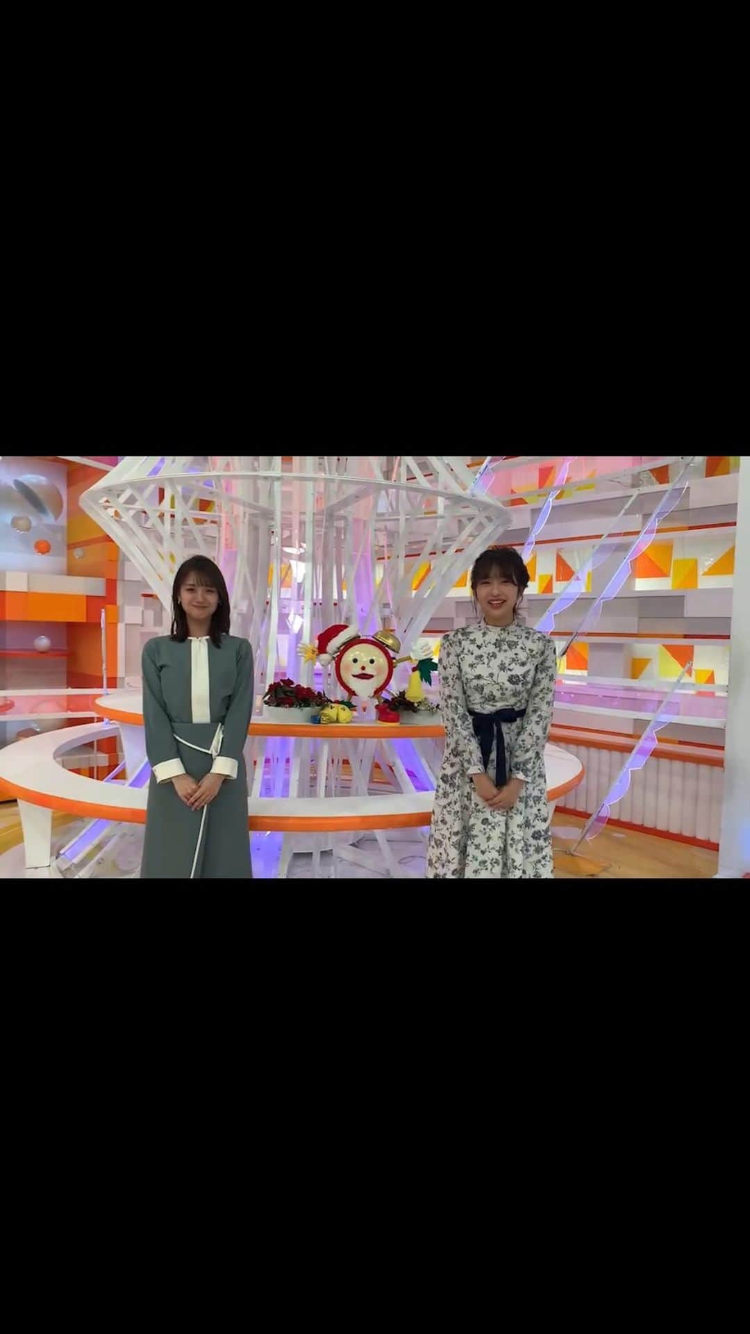 フジテレビアナウンサーのインスタグラム：「【おうち応援プロジェクト】デジタル紙芝居  毎週月曜日はメイキングや作品にまつわるコメントなどを投稿しています。最新作『はだかの王様』は、プロフィールのリンクから☝️かIGTV動画でもご覧いただけます☺️  FNS系列局コラボ第4回はとなる最新作は、フジテレビの福岡出身3人娘、宮司アナ、井上アナ、藤本アナがテレビ西日本のアナウンサーとコラボ！女性だけで演じて読み分けた「はだかの王様」をお楽しみください✨  今週はフジテレビチーム井上アナ、藤本アナが見所を紹介！オンラインの練習中に福岡トークも、、、？！  FNS系列局コラボ企画　第4回　はだかの王様 ハンス•クリスチャン•アンデルセン  ナレーターA･誰か／ #宮司愛海　 ナレーターB･召使い／ #井上清華　 王様･こども／ #佐藤有里香　 大臣･役人 ／#藤本万梨乃　 詐欺師 A･父親･パレード進行役／ #五十嵐悠香　 詐欺師 B･村人／ #赤木希 人々/全員」