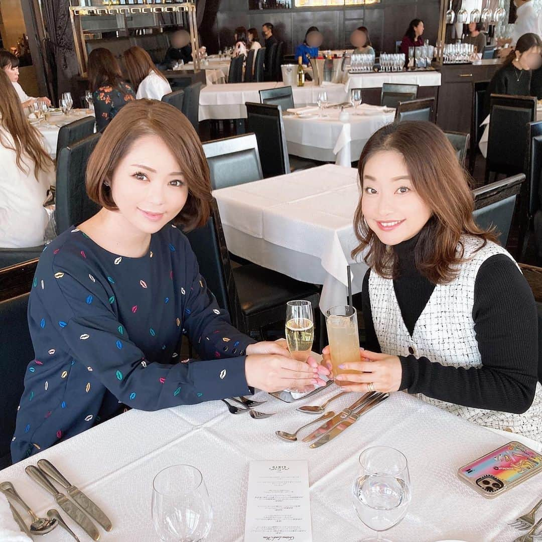 近藤英恵さんのインスタグラム写真 - (近藤英恵Instagram)「ひろちゃんと年の瀬ランチ🥰🍴  今年も沢山のhappyをありがとう🙌❤️ランチもやっぱり終始大笑い😂最高でした✨✨✨  🥂→🍺→🍷→🤪✨  #年の瀬#🍴#あぁ#楽しかった#😍#今年もありがとう#❤️#大好きなお友達#素敵なギフト#🎀#🎁#ありがとう#12月は会いたい人に会う月」12月21日 13時42分 - hanachan93