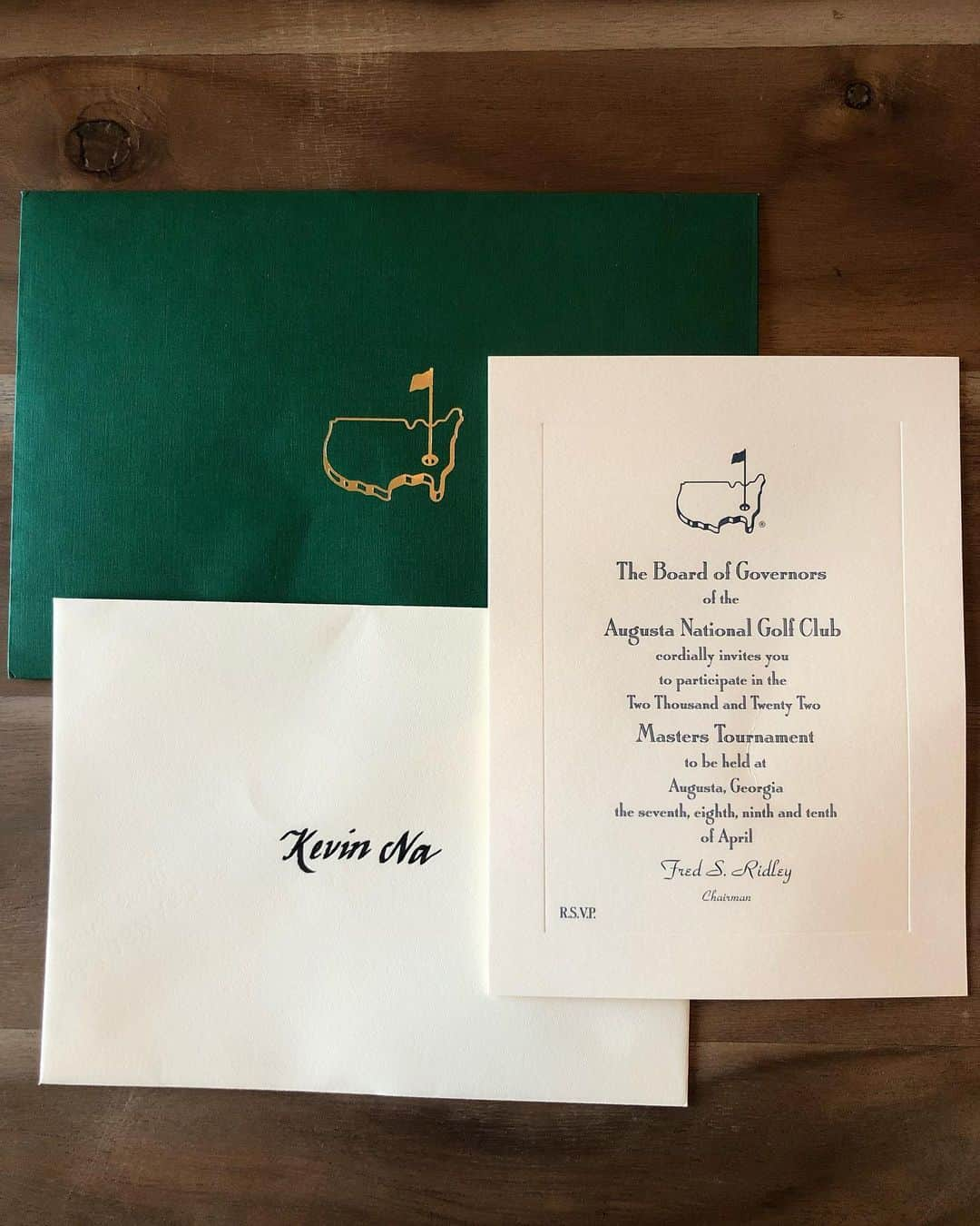 ケビン・ナのインスタグラム：「Best invitation letter in the world of golf! 2022 @themasters Invitation. #themasters this is all I need for Christmas!」