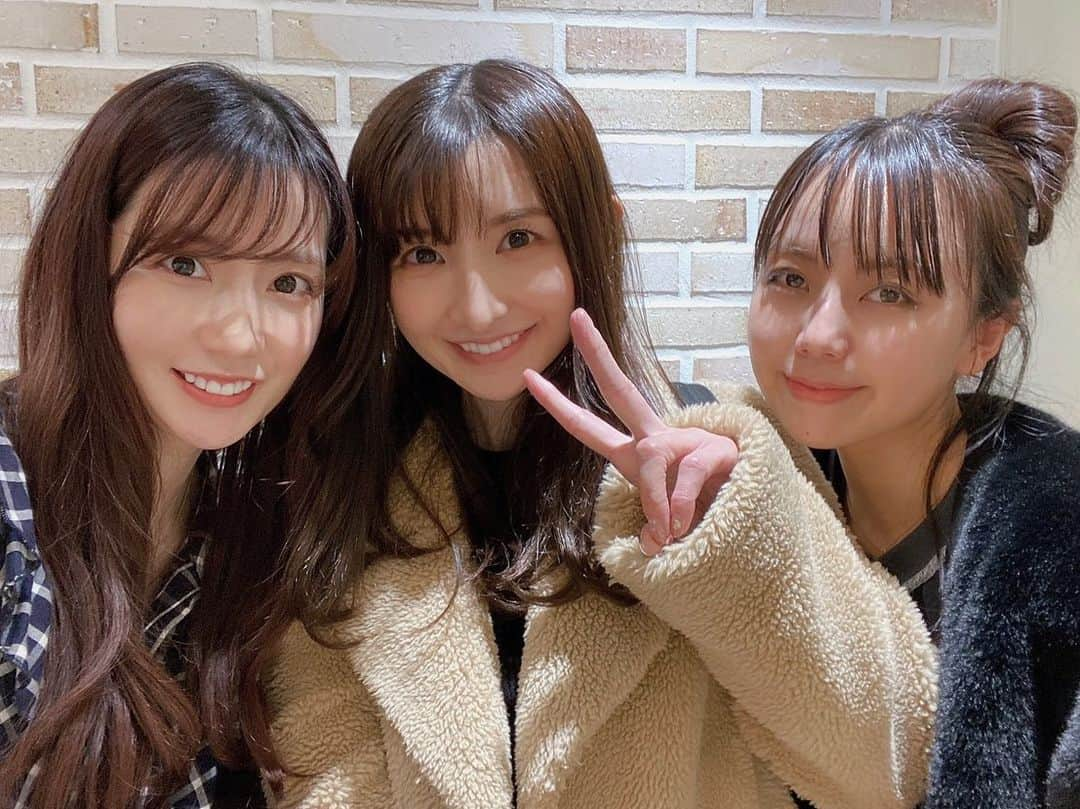 中川杏奈のインスタグラム：「久しぶりに三人で会えた😻 @nana._.ozaki @reechan_reechan  あっという間だったのでまた近々集まりたい💓 ナナちゃんの息子くんが会う度大きくなって成長していくのを見るのがちょっとした楽しみ☺️🌱 久しぶりにハーブスのケーキ食べたらやっぱり美味しかった🍰 : #harbs #harbs🍰 #お茶会」