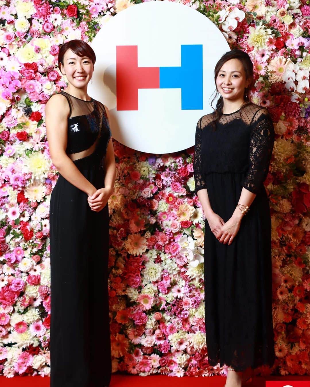松田志保さんのインスタグラム写真 - (松田志保Instagram)「＊ HEROs AWARD 2021 🏆✨  今年も参列させていただきました👏🏻 フィンスイミングやってなかったらこんなに素敵なひとたちに出会えてなかった… 感謝しかないです🙇🏼‍♀️  アスリートの社会貢献活動、ほんまに偉大で無限でパワフルで素敵🥺 わたしにはでかいことはまだ難しいけど、目の前のお客さんたちを幸せにしていこうって改めて思った！  オフィシャルショットシリーズ😚👏🏻  #finswimming #swimming #athlete #japan #nationalteam #sports #roadtobest #HEROs #herosaward2021 #フィンスイミング #スイミング #アスリート #日本代表 #スポーツ #日本財団HEROs #ヒーローズアワード #社会貢献 #スポーツの力 #roadtoWG #tobemyself」12月21日 9時57分 - 527shiho