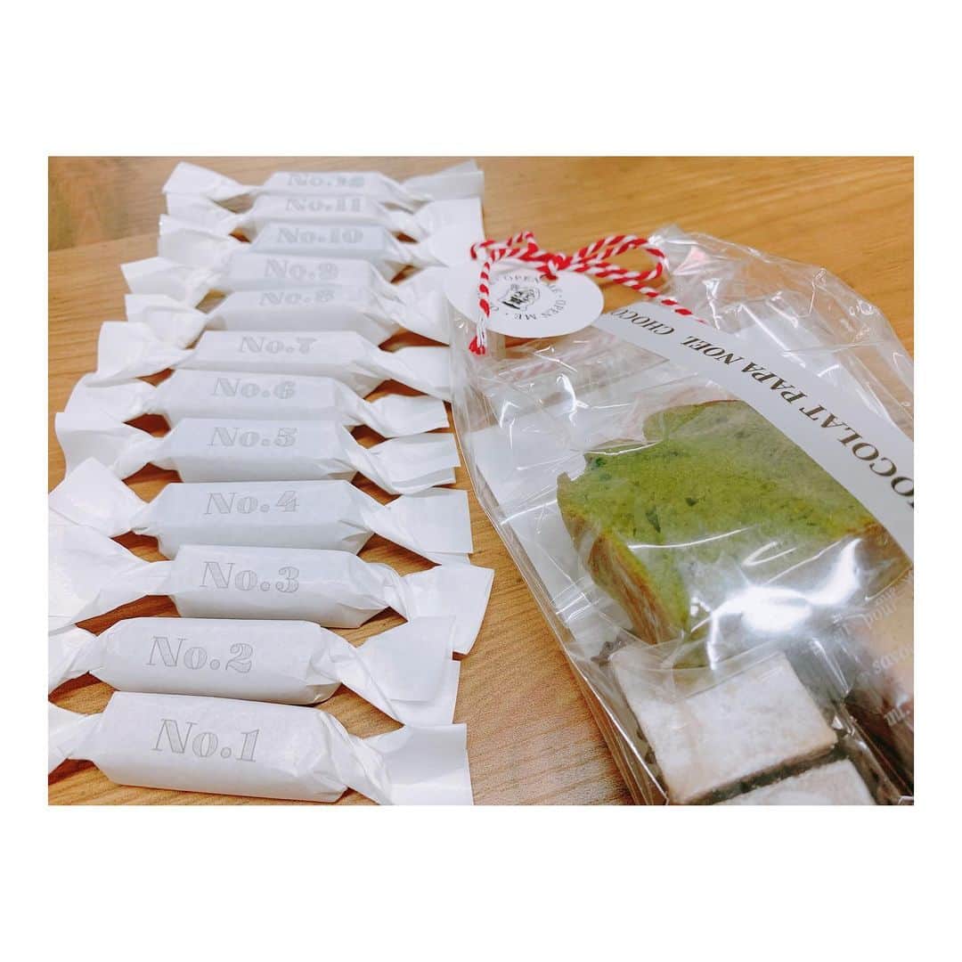 上野愛奈さんのインスタグラム写真 - (上野愛奈Instagram)「． 私にもサンタさんがやってきました🧑‍🎄！  嬉しい^ ^ 白い包みは生キャラメル🤍  #衣装さんからの贈り物 #クリスマス #もう少しですね〜 #🎄」12月21日 10時21分 - ueno_aina_816