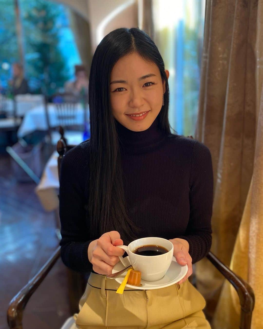 西川可奈子さんのインスタグラム写真 - (西川可奈子Instagram)「珈琲はもちろんブラックで☕️  今年もあと10日。 一日一日をしっかり生きよう。 仕事納めしたら 今年こそ故郷へ帰ろう。 そうしよう。  #珈琲#coffee #打ち合わせ中」12月21日 11時34分 - kanako_1105
