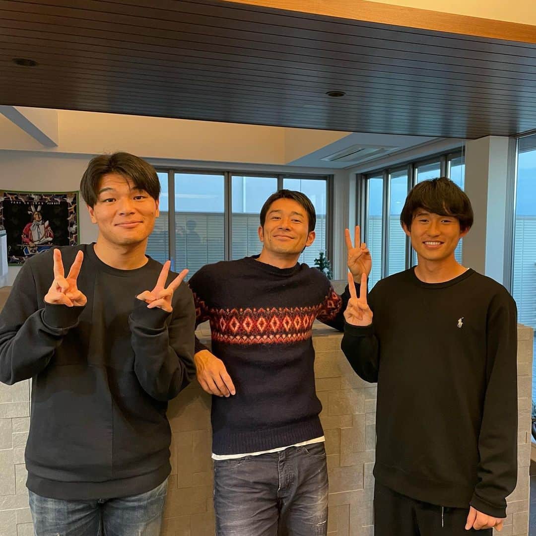 深堀隼平さんのインスタグラム写真 - (深堀隼平Instagram)「玉さんのご自宅にお邪魔させてもらいました！ 最高に楽しい時間でした…ありがとうございました☺️🙇🏻‍♂️  そして改めて、23年間本当にお疲れ様でした😌⚽️  #玉田圭司 #杉森考起 #KT11 #KS11 #SF11」12月21日 23時06分 - f_shunp