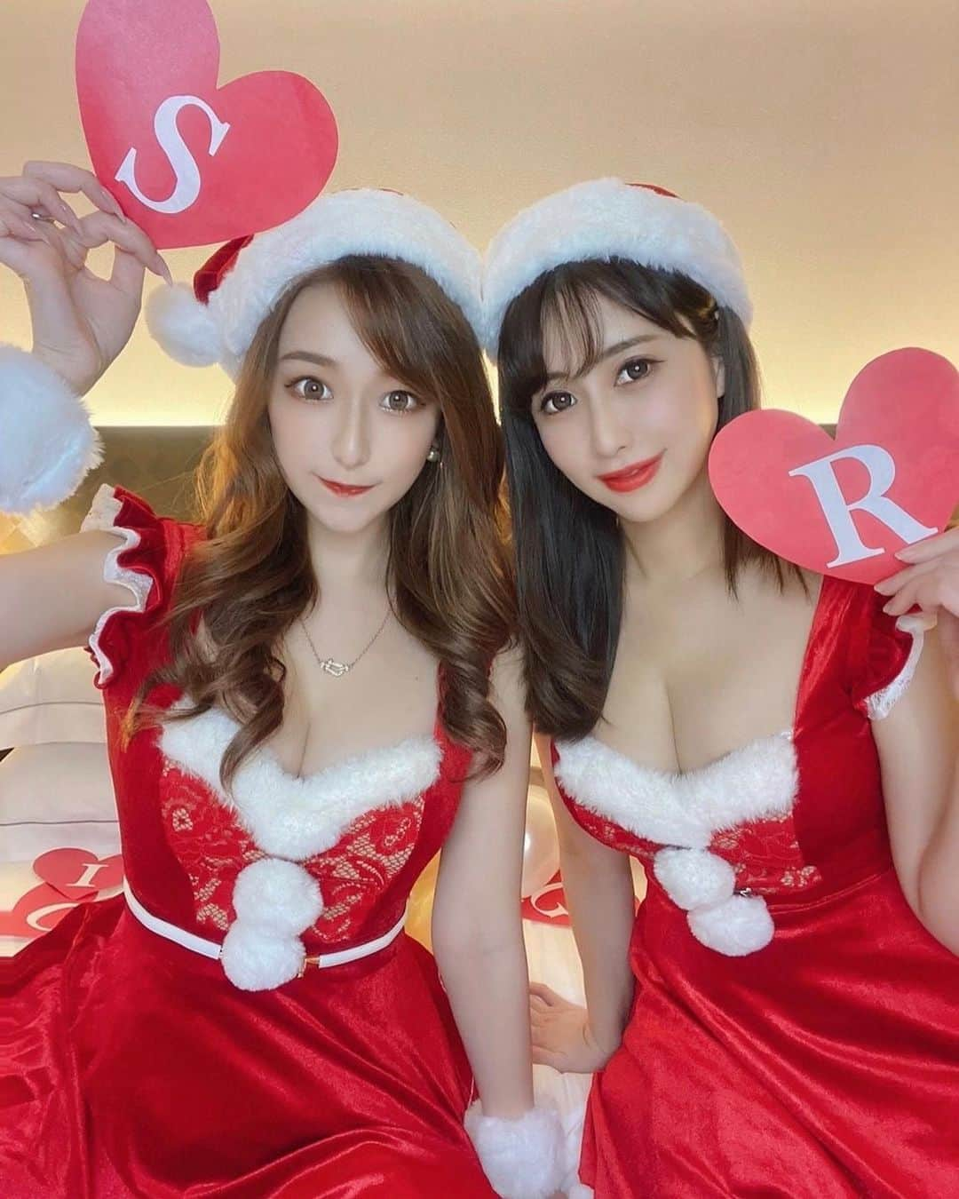 青木りえさんのインスタグラム写真 - (青木りえInstagram)「🎅 . @dress_sugar  @sugarnine_official  @jewels_dress_official  コラボサンタさん❤️体のラインも綺麗に見えるように拘って、デザインしたのでクリスマスのコスプレに、迷ってる方はぜひ❤️ . バックリボンになってて、後ろ姿も美人見えします❤️即日発送なので、クリスマスイヴまでに間に合います！ . @shipi0520  クリスマスパーティー楽しかった🎄🎁 . . #Christmas#クリスマスコスプレ#サンタ#サンタコスプレ#サンタコス#クリスマス#クリスマスパーティー#🎅#xmas」12月21日 16時21分 - aokirie0418