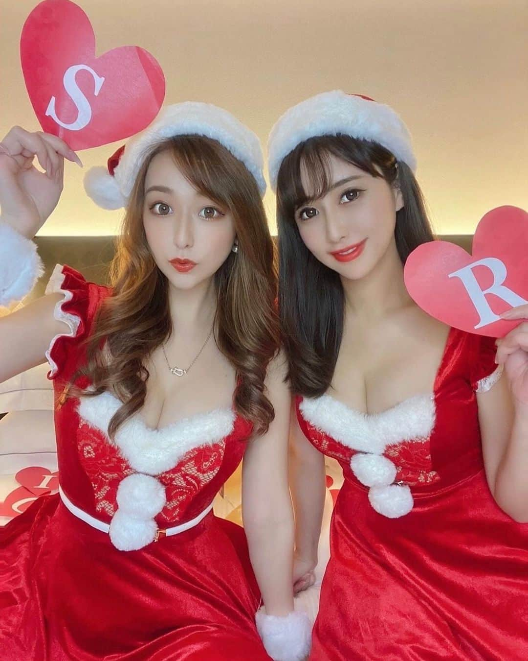 青木りえさんのインスタグラム写真 - (青木りえInstagram)「🎅 . @dress_sugar  @sugarnine_official  @jewels_dress_official  コラボサンタさん❤️体のラインも綺麗に見えるように拘って、デザインしたのでクリスマスのコスプレに、迷ってる方はぜひ❤️ . バックリボンになってて、後ろ姿も美人見えします❤️即日発送なので、クリスマスイヴまでに間に合います！ . @shipi0520  クリスマスパーティー楽しかった🎄🎁 . . #Christmas#クリスマスコスプレ#サンタ#サンタコスプレ#サンタコス#クリスマス#クリスマスパーティー#🎅#xmas」12月21日 16時21分 - aokirie0418