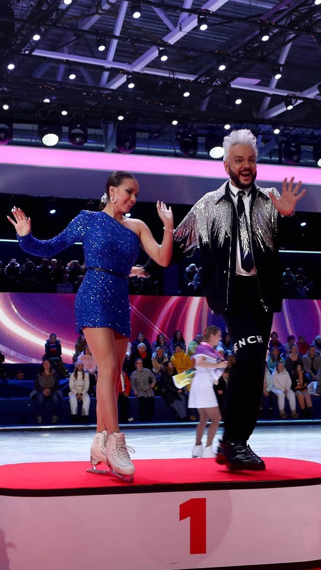 アリーナ・ザギトワのインスタグラム：「На пьедестале с королём российской эстрады @fkirkorov 🔥」