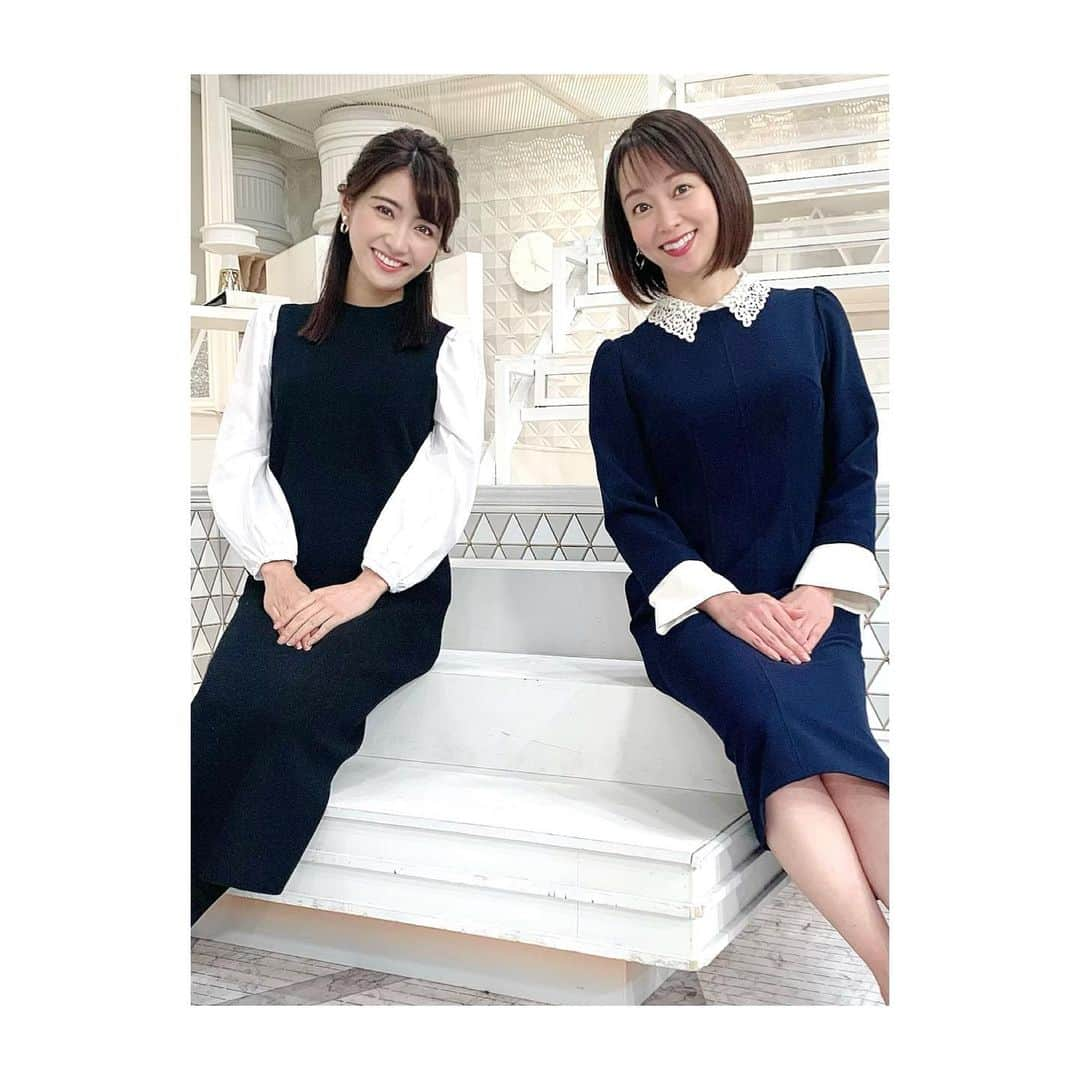 久保井朝美さんのインスタグラム写真 - (久保井朝美Instagram)「👭 ネイビー×ホワイトの ワンピース2人でした❤️ ． 私が着たのは 袖ブラウスドッキング ニットワンピースです👗 ． 腕だけ少し涼しくて 服の素材による 体感の違いを実感🤔 ． 今日の東京はポカポカでしたが 明日は北風が冷たいので 風を通しにくい素材の服が オススメですよ☺️✨ ． #TBS #ひるおび！ #出水麻衣 #TBSアナウンサー #久保井朝美 #気象予報士 #シミラールック #シミラーコーデ #異素材mix #ドッキングワンピース #ニットワンピース」12月21日 18時00分 - asami_k920