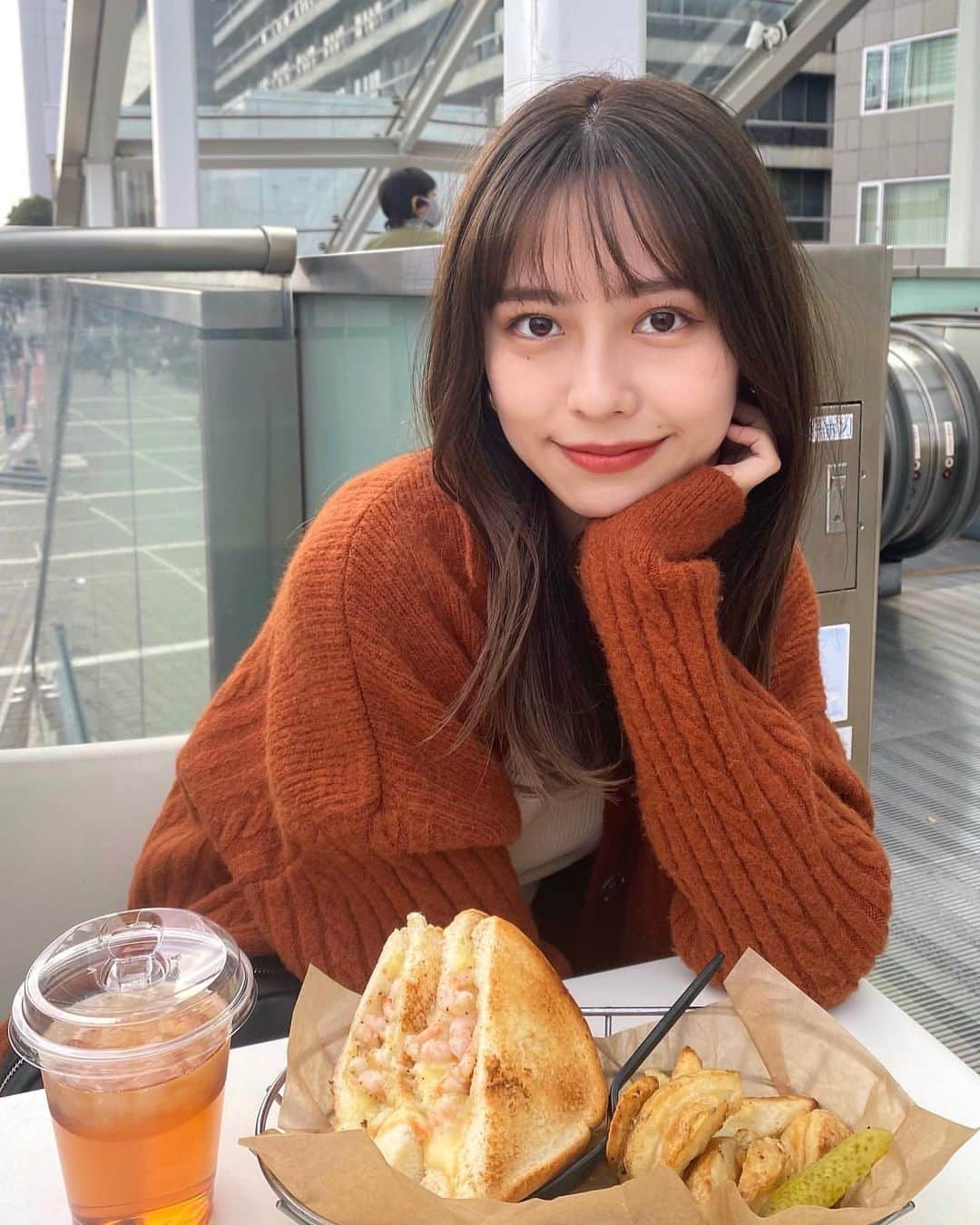 美女美容事情さんのインスタグラム写真 - (美女美容事情Instagram)「《女子大生のお洒落ランチ🥪🦐🍽》 *⁠ 今回ご紹介させて頂きますのは!!👀❤︎⁠⠀ 潘佳伊(ﾊﾝｶｲ)さん< @hankaichan >の素敵なお写真📸⁠⠀⁠⠀⁠⠀⁠ *⁠⠀⁠⠀⁠⠀⁠⠀ お洒落で可愛らしい美人❤︎女子大生📚🏫 ご飯も美味しそうでお洒落ですね🍖🧡 *⠀⁠⠀⁠⠀⁠⠀⁠⠀ 潘佳伊(ﾊﾝｶｲ)さん< @hankaichan > ⁠⠀⁠⠀⁠⠀⁠⠀ 素敵な投稿ありがとうございました☺️📸✨ *⠀⁠⠀⁠⠀⁠⠀⁠⠀ 潘佳伊(ﾊﾝｶｲ)さんのアカウントには他にも素晴らしい投稿が沢山ありますので是非覗いてみてくださいね💁‍♀️💙⁠⠀⁠⠀⁠⠀⁠⠀ *⠀⁠⠀⁠⠀⁠⠀⁠⠀ △▼△▼△▼△▼△▼△▼△▼△▼△▼ ⁠⠀⁠⠀⁠⠀ ❤🧡💛「美女美容事情」💚💙💜⠀⠀⠀⠀⠀⠀⠀⠀⠀⠀⠀⠀⠀⠀⁠⠀⁠⠀⁠⠀⁠⠀⁠⠀ 👇掲載ご希望の方は👇⠀⠀⠀⠀⠀⠀⠀⠀⠀⠀⠀⠀⠀⠀⠀⁠⠀⁠⠀⁠⠀⁠⠀⁠⠀ @b_b_j.jタグ付けと🖤 #ビジョビ ⁠⠀ 🖤タグ付けお願いします✨⠀⠀⠀⠀⠀⠀⠀⠀⠀⠀⠀⠀⠀⠀⠀⁠⠀⁠⠀⁠⠀⁠⠀⁠⠀ △▼△▼△▼△▼△▼△▼△▼△▼△▼ ⁠⠀⁠ #lukeslobster #ルークスロブスター #東京グルメ #新宿グルメ #テイクアウトグルメ #新宿ランチ #秋服コーデ #秋メイク #イエベ秋 #東京ランチ #冬服コーデ #lukeslobster新宿サザンテラス #新宿カフェ #東京カフェ #東京ランチ」12月21日 18時11分 - b_b_j.j