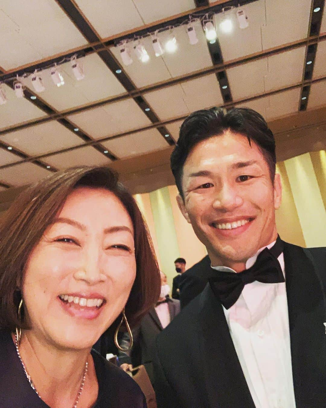 田中ウルヴェ京さんのインスタグラム写真 - (田中ウルヴェ京Instagram)「仲間。🤣 指導教員一緒。 苦しんでること一緒。 #廣瀬俊朗  #慶應sdm  #博士課程」12月21日 18時29分 - miyako.tanaka.oulevey