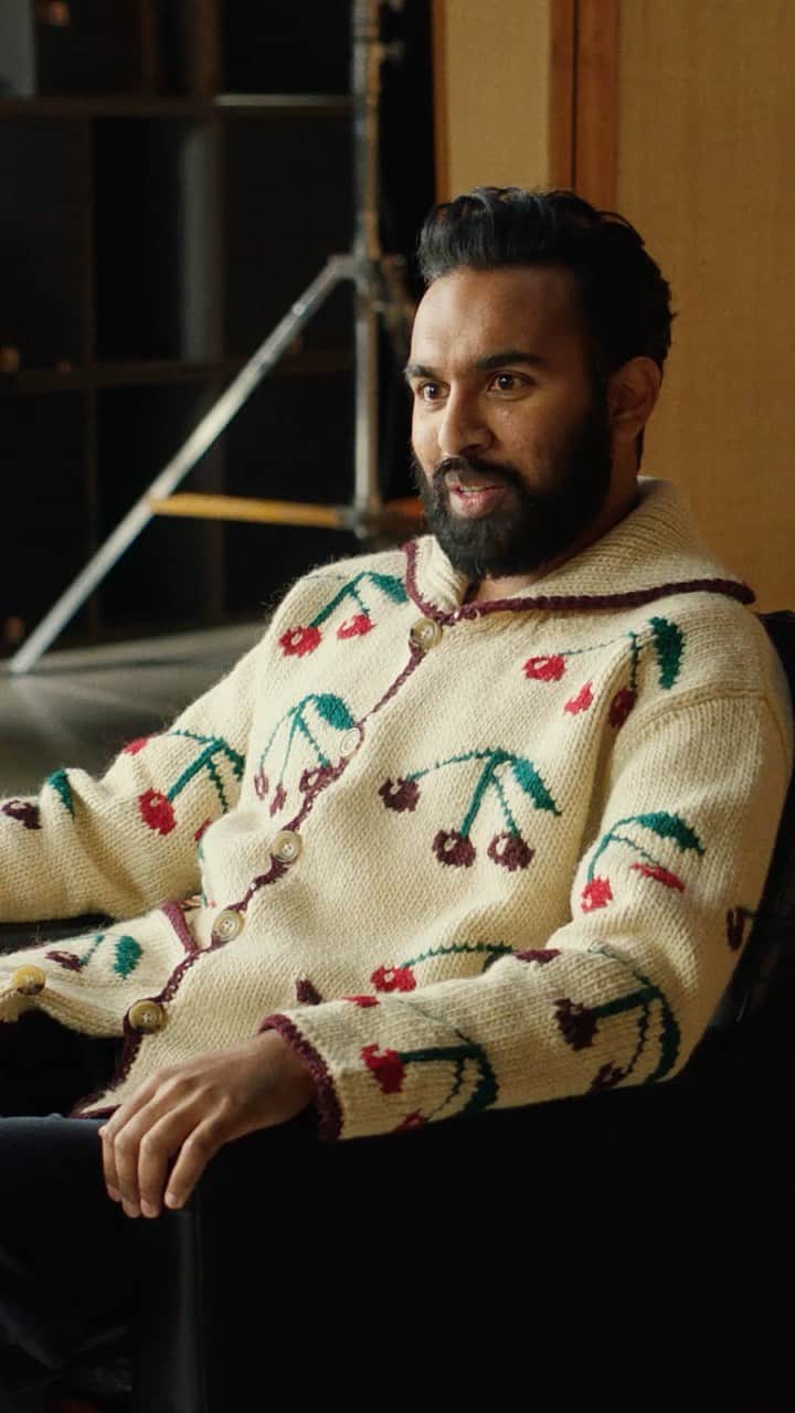 MR PORTERのインスタグラム：「Mr Himesh Patel: The actor’s time is now.  It started with him landing the lead in Mr Danny Boyle’s 2019 film Yesterday; Mr Christopher Nolan’s Tenet followed. Now he’s starring in two of the most anticipated and timely projects on TV.   Here, we speak to Mr @himeshjpatel about professional inspirations, industry icons and his goals for 2022 Watch along and read the full interview via the link in bio.」