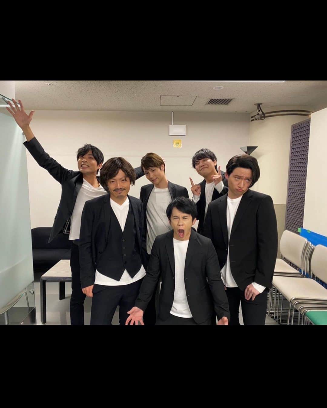 のインスタグラム：「ものまねグランプリありがとうございました！  ずっとオーディション通い続けやっと出れて最高です！  V6さん、長野さんありがとうございます V6は永遠です  初期のメンバーも一緒にどうぞ  #ものまねグランプリ #V6 #長野博　さん」