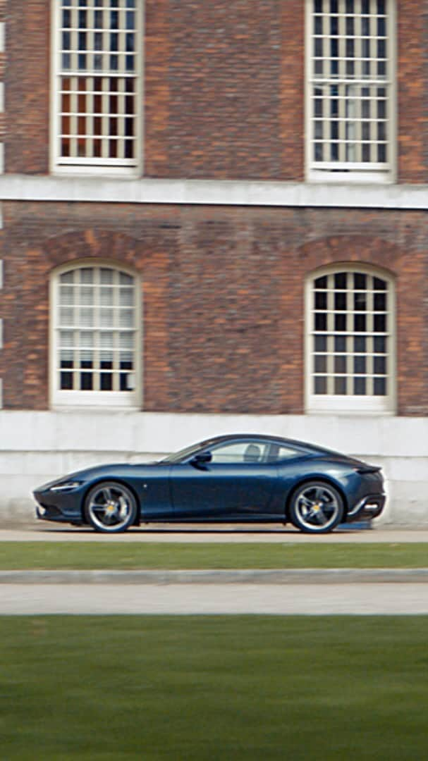 Ferrari APACのインスタグラム：「Ferrari Roma - La Nuova Dolce Vita in London  The #FerrariRoma looks stunning wherever it goes, and London is certainly no exception. The famous conductor Daniel Harding drives gracefully through the city, in harmony with both its energy and design.  #Ferrari #London #LaNuovaDolceVita」