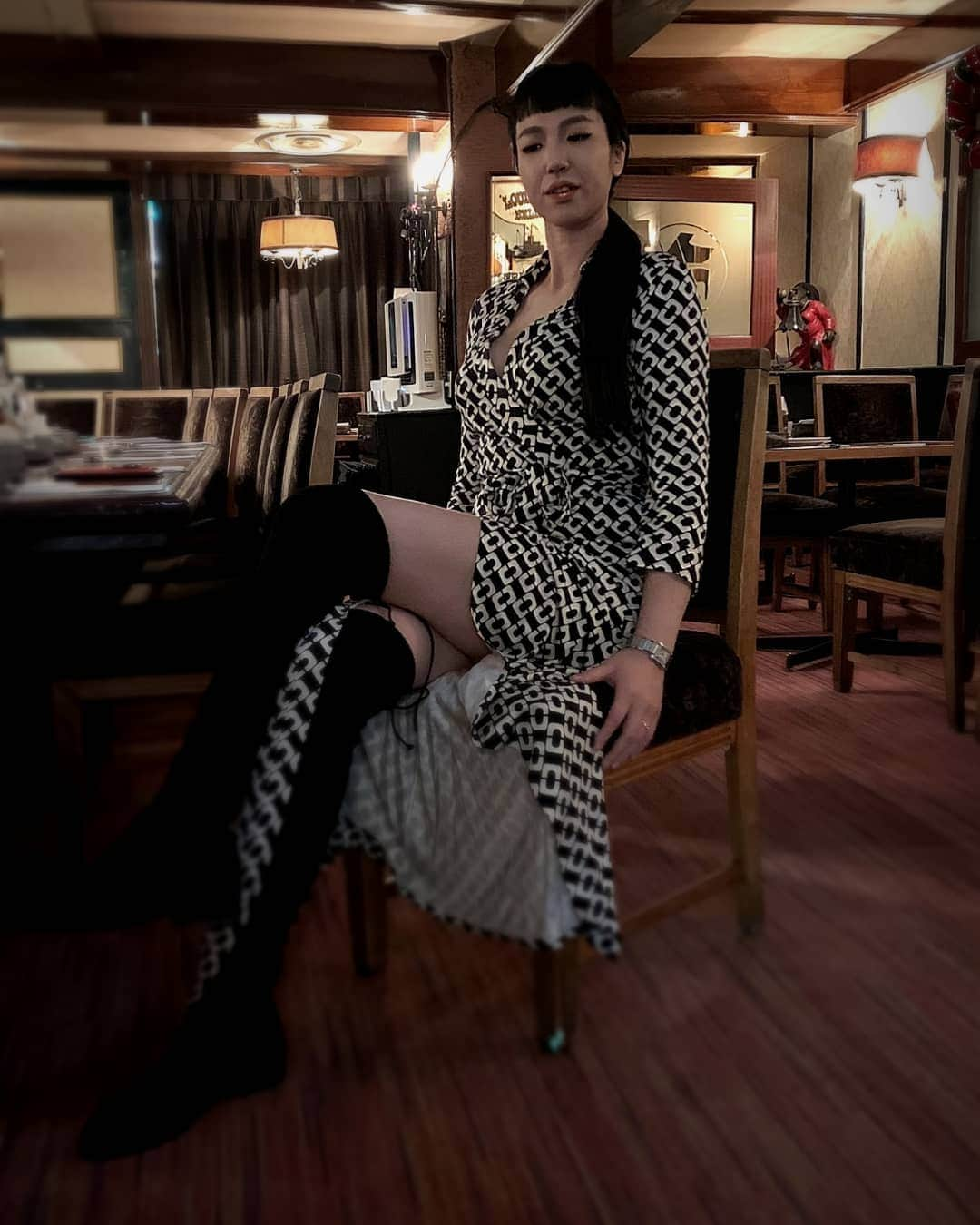 矢野沙織さんのインスタグラム写真 - (矢野沙織Instagram)「jazz ginza  ミランダカーとお揃いだからあ！と何年も声高に付け加えたいデイリーでも着ちゃうドレス  @therealdvf @stuartweitzman  #dianvonfurstenberg #stuartweitzman」12月21日 19時01分 - yanosaori_jazz