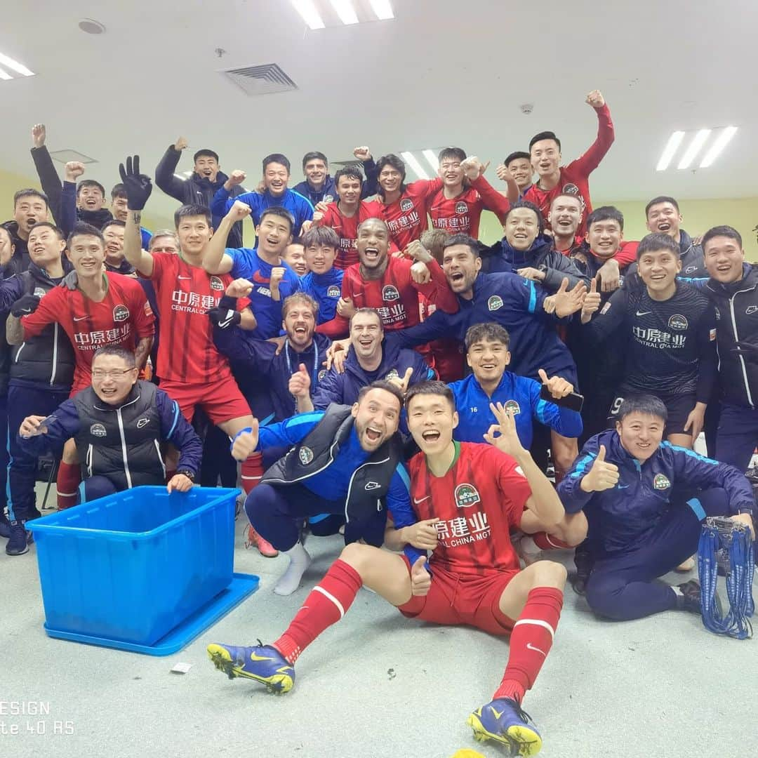 トニ・シュニッチさんのインスタグラム写真 - (トニ・シュニッチInstagram)「After few draws we get the win  Let's goo @henansongshanlongmen_fc」12月21日 19時48分 - sunkicaa