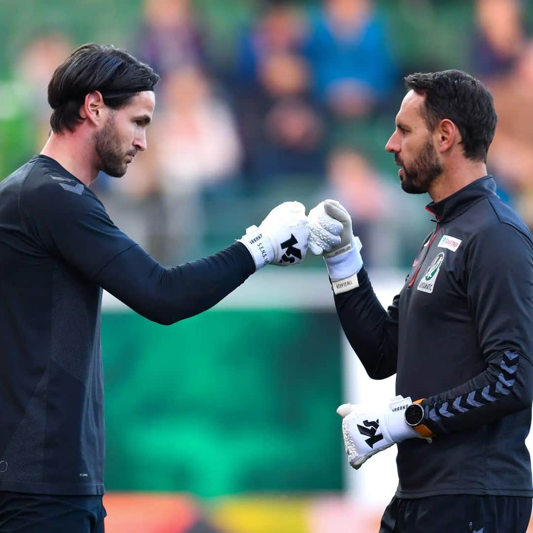 ザムエル・ラートリンガーのインスタグラム：「My goalkeeper coach  He´s my companion and mentor. He´s a friend and a father figure in one. The one who taught me the right mindset, movement and goalkeeping skills. My goalkeeper coach is my role model, who has been supportive and demanding at the same time. Someone who is always telling me the truth, not to insult me, but to get the most out of me and improves every detail of my gameplay. He´s my advisor and biggest critic. Without him, I wouldn´t be the goalkeeper I am today.  That´s my goalkeeper coach!  #KEEPERsport #KeepItAll #goalkeeper #goalkeepercoach」