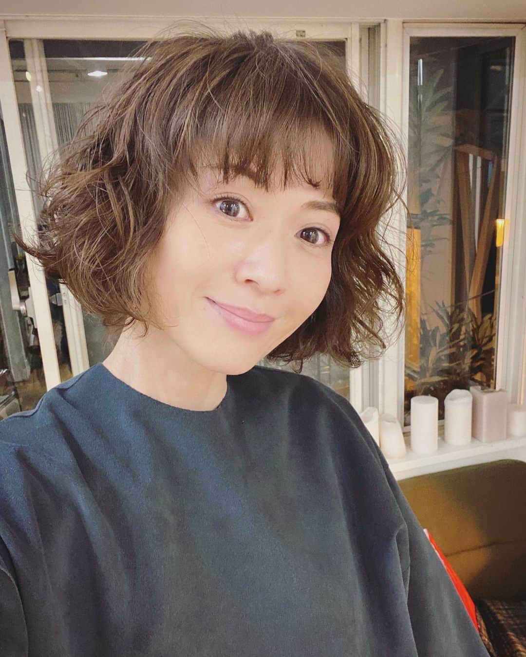 畑野ひろ子のインスタグラム：「今年最後の、@roraima.daikanyama へ✂️ いつも温かいスタッフ達が迎えてくれて、今年も家族揃って本当にお世話になりました🙇‍♀️」