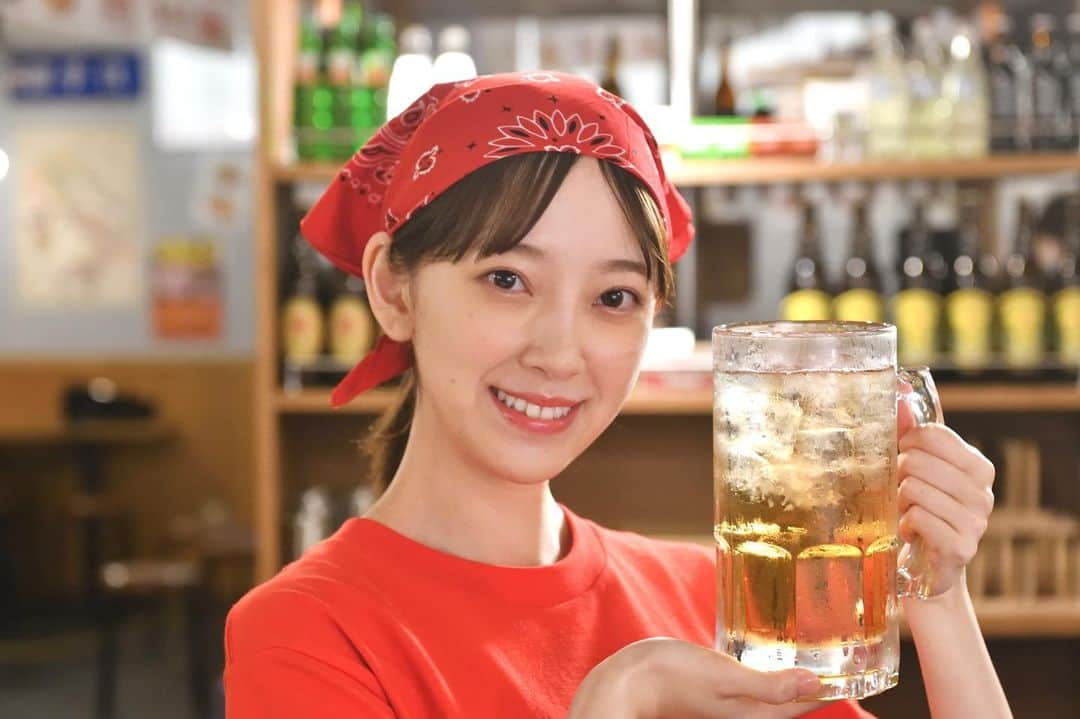 まったり！赤胴鈴之助のインスタグラム：「この居酒屋さん、どこですか？昼もやってるお店なら、週14で通います。。 雷之進行きつけの居酒屋で働くヨシ子（堀未央奈）。ドラマは、2022/1/8スタート📺是非、ご覧ください！！  #まったり赤胴鈴之助 #赤胴鈴之助 #尾上松也 #今野浩喜 #稲葉友 #堀未央奈 #中村隼人 #坂東彦三郎 #近藤芳正 #歌舞伎 #コメディ #真夜中ドラマ #テレビ大阪 #BSテレ東 #ひかりTV #TVer」