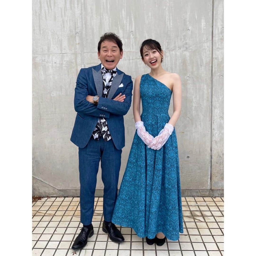 河村綾奈のインスタグラム：「『第九ひろしま』今年の衣装は、リバティ社の生地を使ったドレスでした。  ◆スタイリストは福島瑞栄さん(@bb_mizue ) ◆縫製はチビチビキッチン(@chibichibi.kitchen )の皆さんにお願いしました。 第九についてのこと、横山さんのデニムスーツとのバランスなど、何度も話し合いを重ね、 私の体にそれはそれはぴっったりと仕上げてくださいました。  最後に試着をさせていただいた時の 皆さんのホッとしたような笑顔が印象的で。 悩みながら製作に携わってくださった事、 同時に想いをのせてくださった事、 本当にありがとうございました。 肌に沿うような軽くて優しい生地、何より着ているとあたたかい気持ちになるドレス。 たくさんの方からのお力添えのもと、今年も舞台に立つ事が出来ました。  去年は無観客でしたが、今年はお客さまを迎えてのコンサート形式での開催。 ステージに立つだけで、じーんとしました🥲 来年は、きっとまた歌いあえると信じて！」