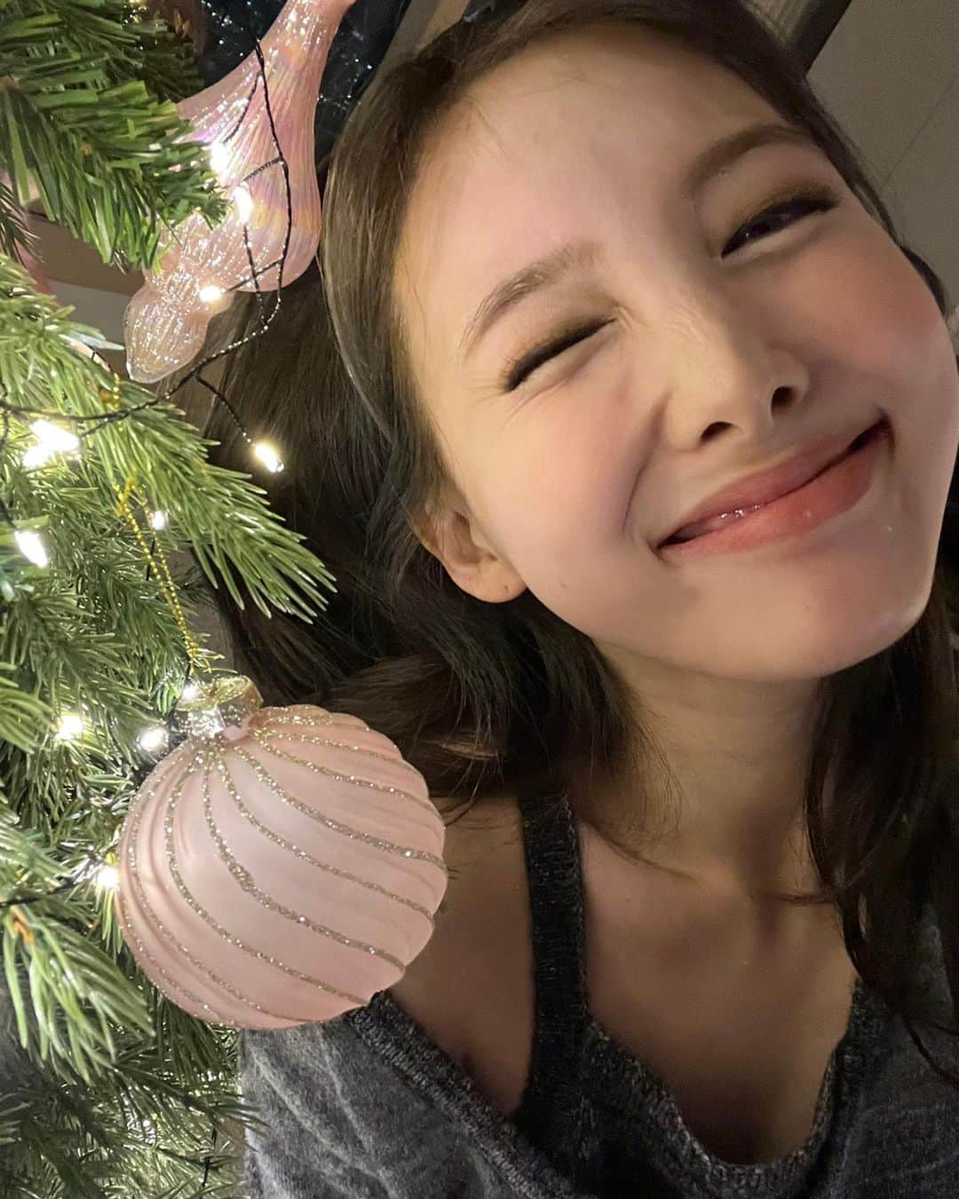 TWICEさんのインスタグラム写真 - (TWICEInstagram)「☃️크리스마스에 만나☃️」12月21日 21時43分 - twicetagram