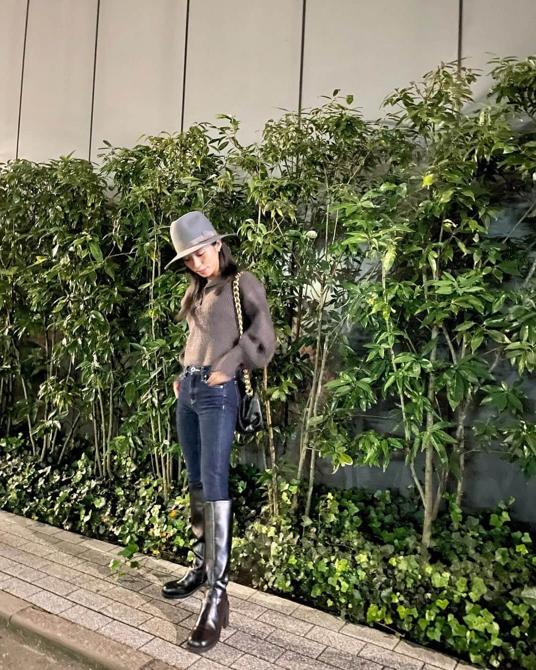 のインスタグラム：「今日のわたし。  🐴乗ってそうよね  今年も残り10日頑張りましょうね🤍」
