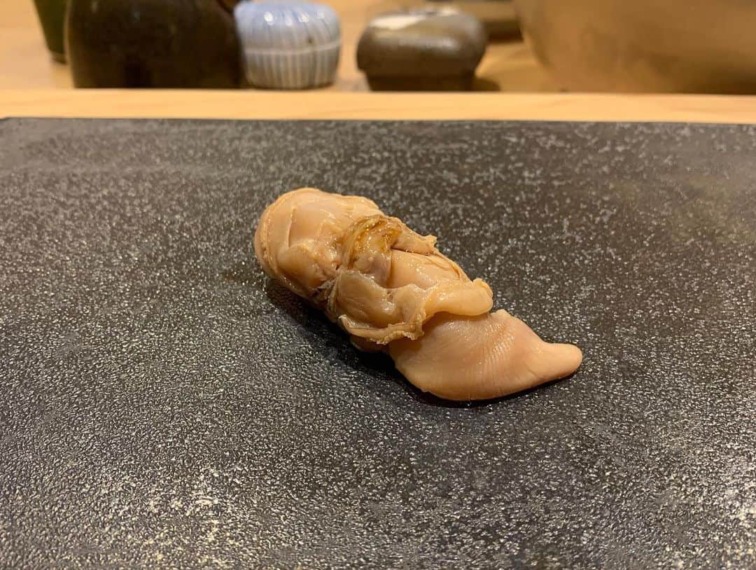 津田篤宏さんのインスタグラム写真 - (津田篤宏Instagram)「あのね、ここのお鮨美味しすぎるのよ 大将ずっと年とらないのよ化け物なのよ ここの寿司みんな食べて欲しいのよ うますぎしんさくなのよ写真撮るの嫌になるくらい上手いのよ！関西圏の皆さんここに来るべし！ここはすーすーすー！すー #鮨たかまさ #西宮名次町」12月21日 22時32分 - ggoigoisu