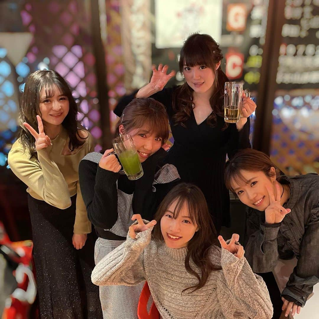 古田ちさこさんのインスタグラム写真 - (古田ちさこInstagram)「お誕生日前夜🌙 野球好き仲間との忘年会だったのですが、サプライズでバースデーケーキを出していただきまして…🥺  それがめちゃくちゃ可愛いカープケーキだったの❣️ スコアボードの再現性が凄くて、名前もしっかり入ってて、スラィリーはハッピースラィリー💖  わかってる人がつくってる感がすごい✨✨✨  素敵な人たちに囲まれてとても幸せでした。♫♪  snsにもメッセージいただいたり、本当に有難うございました。☺️✨✨✨  #誕生日ケーキ#誕生日サプライズ  #birthdaycakeideas#カープ女子#カープファン #野球女子#野球好き女子#プロ野球#プロ野球ファン  #カープケーキ#広島東洋カープ#広島カープ#hiroshima #carp#hiroshimacarp#野球好きな人と繋がりたい」12月21日 22時39分 - chisakofuruta