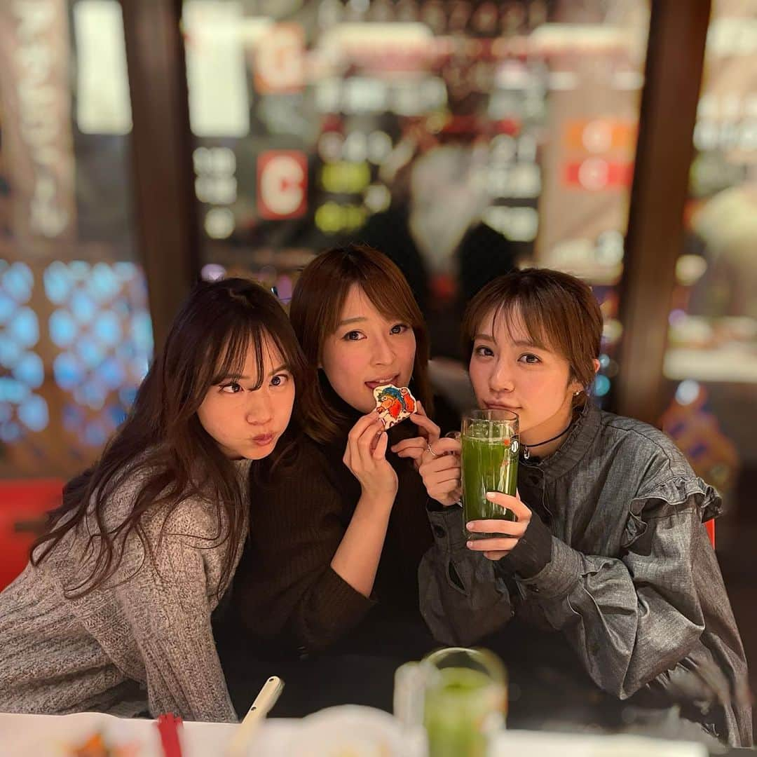 古田ちさこさんのインスタグラム写真 - (古田ちさこInstagram)「お誕生日前夜🌙 野球好き仲間との忘年会だったのですが、サプライズでバースデーケーキを出していただきまして…🥺  それがめちゃくちゃ可愛いカープケーキだったの❣️ スコアボードの再現性が凄くて、名前もしっかり入ってて、スラィリーはハッピースラィリー💖  わかってる人がつくってる感がすごい✨✨✨  素敵な人たちに囲まれてとても幸せでした。♫♪  snsにもメッセージいただいたり、本当に有難うございました。☺️✨✨✨  #誕生日ケーキ#誕生日サプライズ  #birthdaycakeideas#カープ女子#カープファン #野球女子#野球好き女子#プロ野球#プロ野球ファン  #カープケーキ#広島東洋カープ#広島カープ#hiroshima #carp#hiroshimacarp#野球好きな人と繋がりたい」12月21日 22時39分 - chisakofuruta