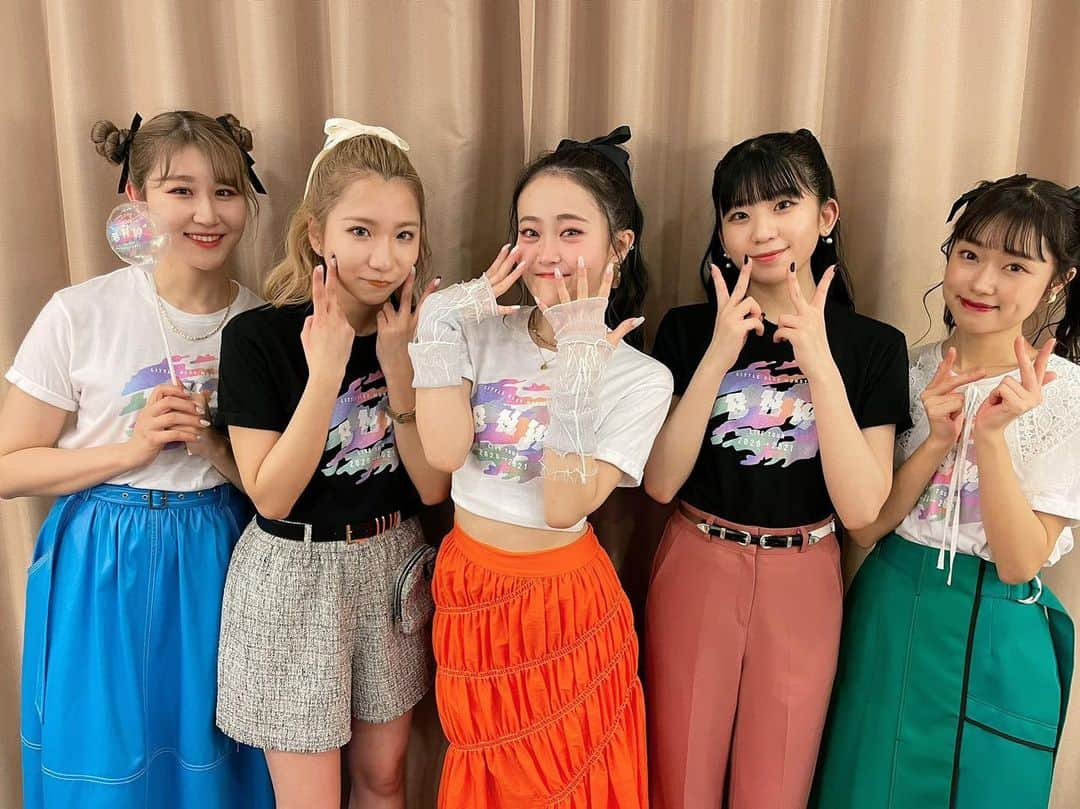 Little Glee Monsterさんのインスタグラム写真 - (Little Glee MonsterInstagram)「『Little Glee Monster Live Tour 2020→2021 ＞BRIGHT NEW WORLD＜』 大阪フェスティバルホール2日目 ありがとうございました！  #littlegleemonster #lgm #リトグリ #大阪 #フェスティバルホール #ついに32公演全てが終了 #本当にありがとうございました✨  #リトグリ史上最大のホールツアーでした #夏から全国を巡っていました #みなさんから各地の方言や名物を教えてもらったり #夏はスイカ割りしたり #北海道ではシロクマみたり #毎回してきた即興コーナーは出来栄えがバラバラでしたが笑 #皆さん楽しんでくれていて嬉しかったです #ツアー振り返りインスタも少し出来たらと思います #リトグリ_余韻 #リトグリbnw  #年明けのBNWPARTYもよろしくお願いします #😊」12月22日 1時44分 - littlegleemonster_official