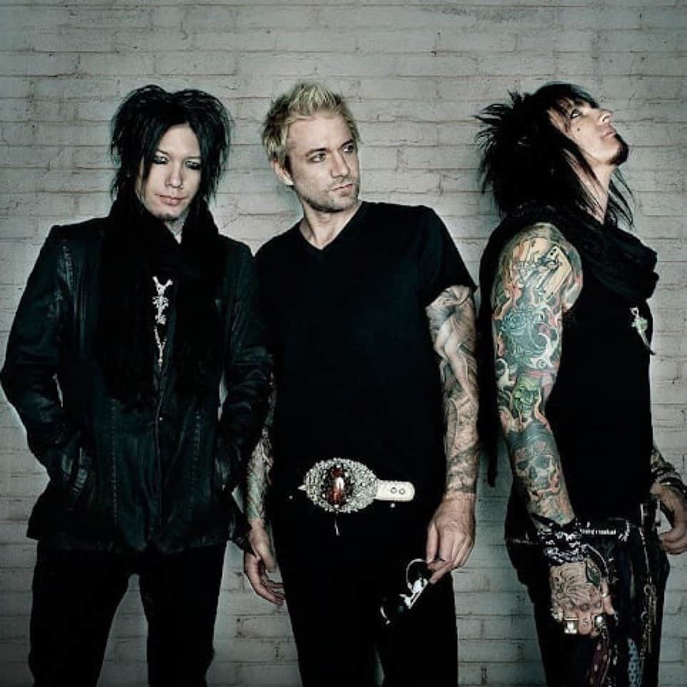 SIXX:A.M.のインスタグラム：「*𝗧𝗛𝗘𝗥𝗘'𝗦 𝗡𝗢𝗧𝗛𝗜𝗡𝗚 𝗟𝗜𝗞𝗘 𝗔 𝗧𝗥𝗔𝗜𝗟 𝗢𝗙 𝗕𝗟𝗢𝗢𝗗 𝗧𝗢 𝗙𝗜𝗡𝗗 𝗬𝗢𝗨𝗥 𝗪𝗔𝗬 𝗕𝗔𝗖𝗞 𝗛𝗢𝗠𝗘* - 𝑳𝒊𝒇𝒆 𝑰𝒔 𝒃𝒆𝒂𝒖𝒕𝒊𝒇𝒖𝒍  (The Heroin Diaries Soundtrack)  #NikkiSixx #JamesMichael #DJAshba #sixxam #theheroindiariessoundtrack」