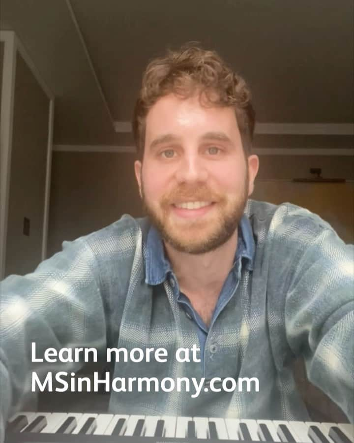 ベン・プラットのインスタグラム：「If you're like me, birthdays, doctor appointments, and other important dates often slip my mind. But using mnemonics always helps me remember, not to mention they're fun. Melody, repetition, and rhythm may help improve memory for people living with MS. 🎶 Visit MSinHarmony.com to learn more.」