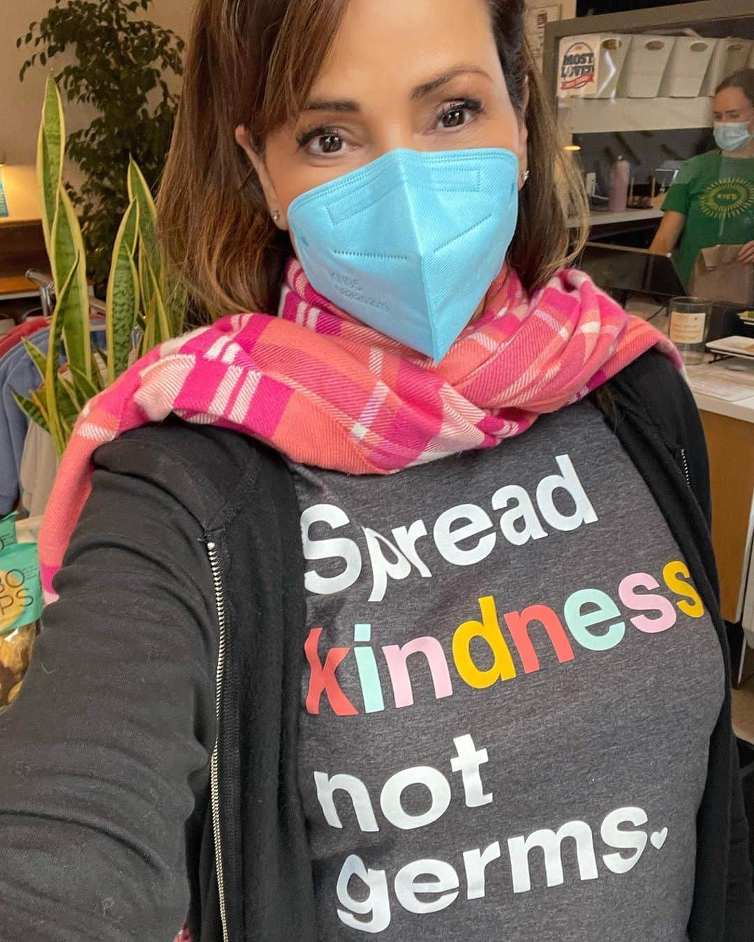 コンスタンス・マリーさんのインスタグラム写真 - (コンスタンス・マリーInstagram)「My “holiday cheer”outfit for 2020! I am not messing around with no Covid!! For all my friends who work in hospitals, nursing staff, janitorial, administrative, for ALL of them & my family & friends, this holiday, I take precautions! They are so overwhelmed and exhausted! Please,,,,✨🙏🏽✨ #WearAMask #GetVaccinated #HoHoHo #SpreadKindnessNotGerms #takeachargetuesday #Tuesday」12月22日 5時39分 - goconstance