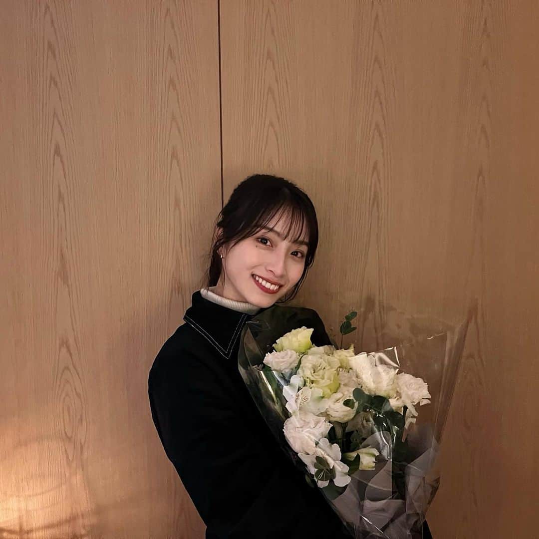 永井理子のインスタグラム：「昨日で24歳になりました❤︎  当日は大好きな人たちと過ごしました。 ほんっとうに、幸せだったなぁ💭  素敵な大人の女性になれるように 成長していきたい、です！  いつもいつも、ありがとうございます☺︎」